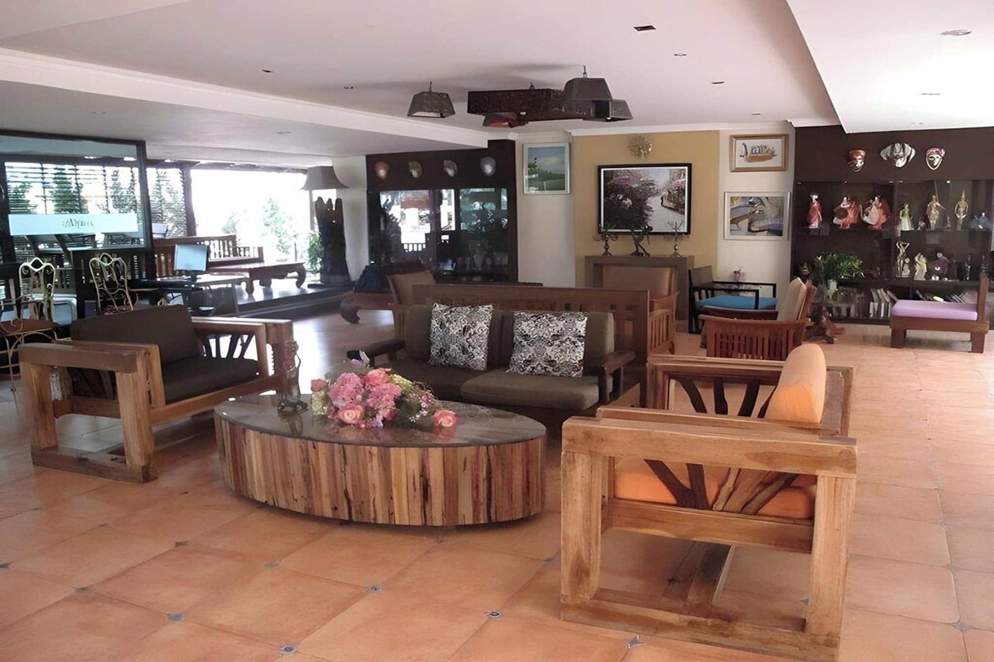 Vista Lobby Aiyaree Place Hotel