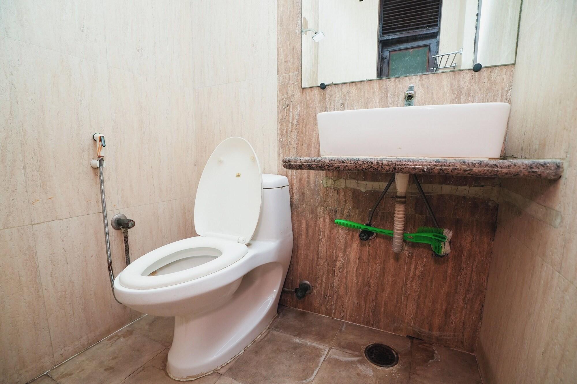 Equipamiento de Habitación Dharam Villa Guest House Near Sector 15 Metro Station