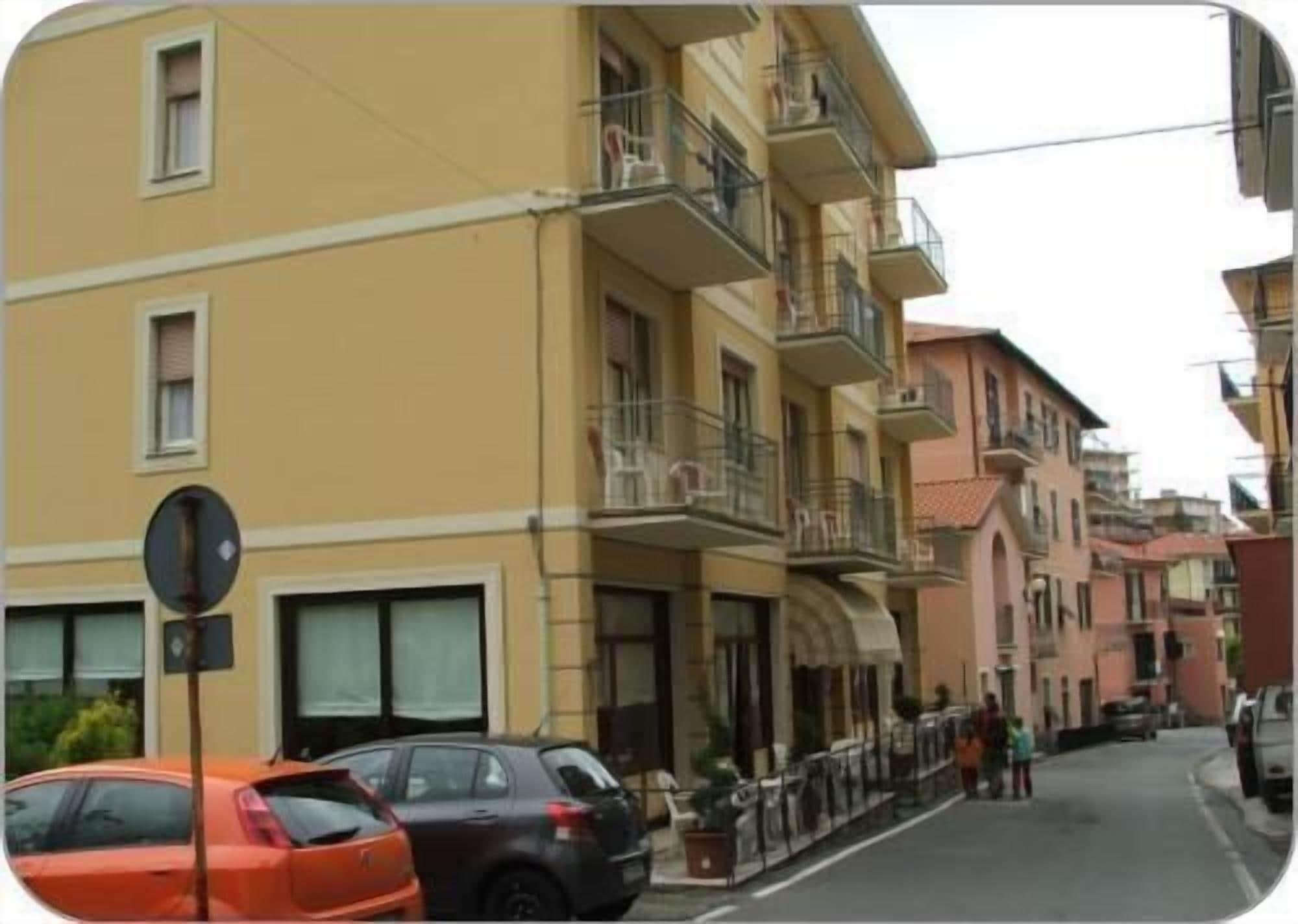 Vista Exterior Albergo NENA