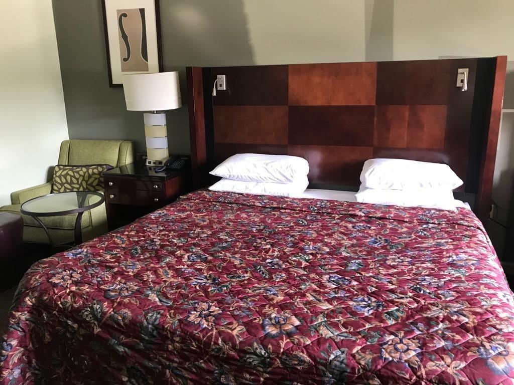 Varios CCI Express Inn