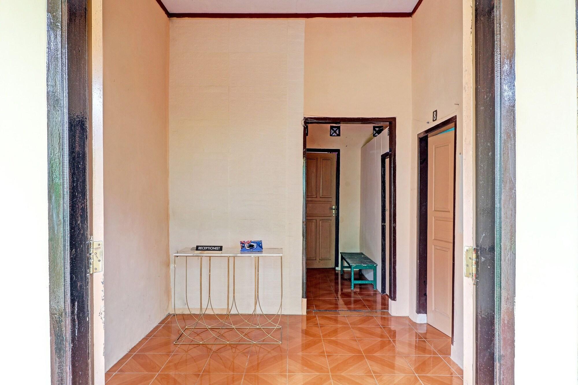 Vista Lobby OYO Life 91478 Wisma Aura Syariah