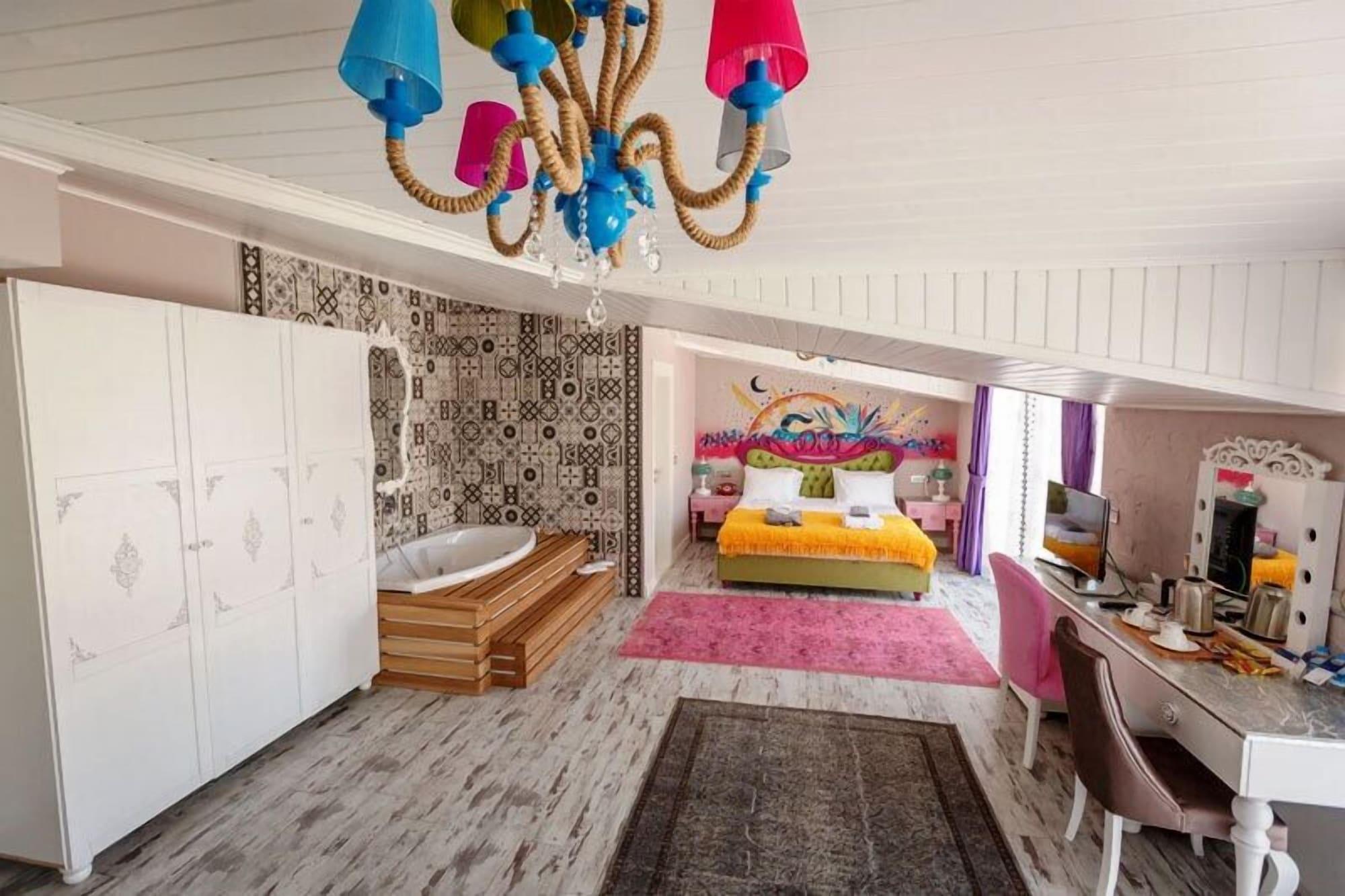 Comodidades del Alojamiento Limnades Hotel