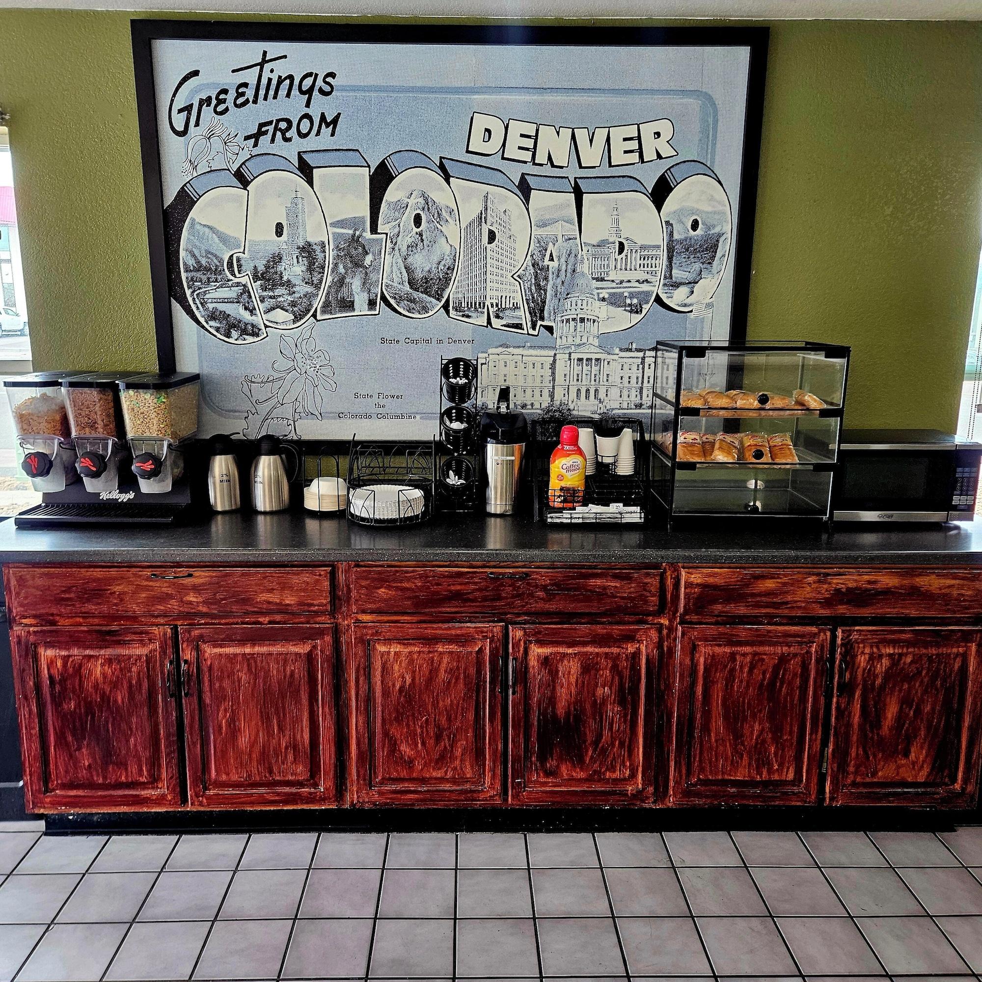 Restaurant Super 8 by Wyndham Denver Central