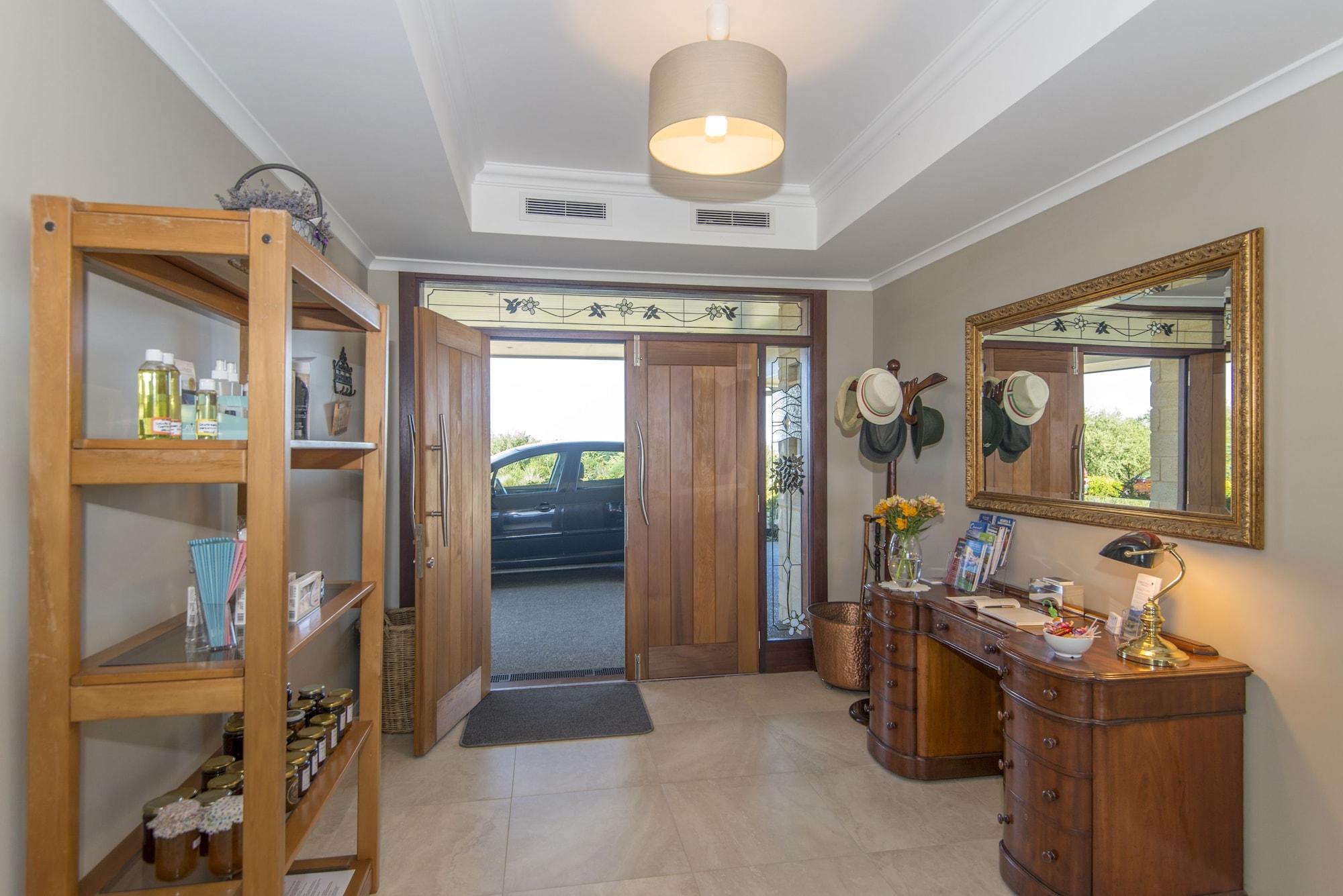 Vista Lobby Ribbonwood Country House