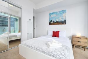 Alojamiento - 2 mins walk to Scotiabank arena, CN Tower, union station, MTCC, Downtown Toronto