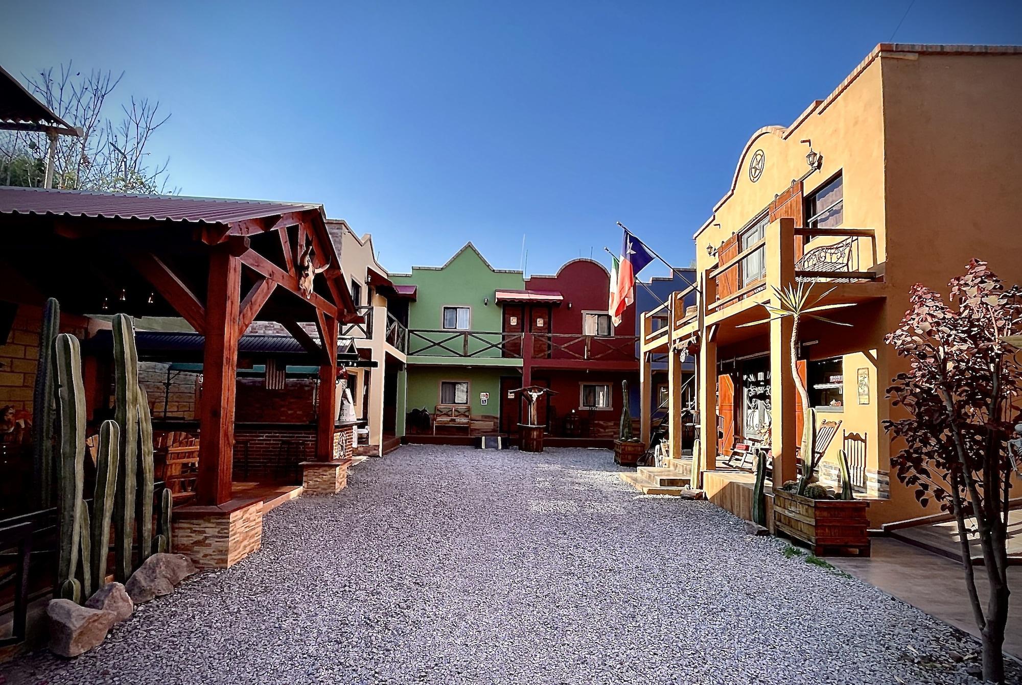 Varios Hotel West Refugio