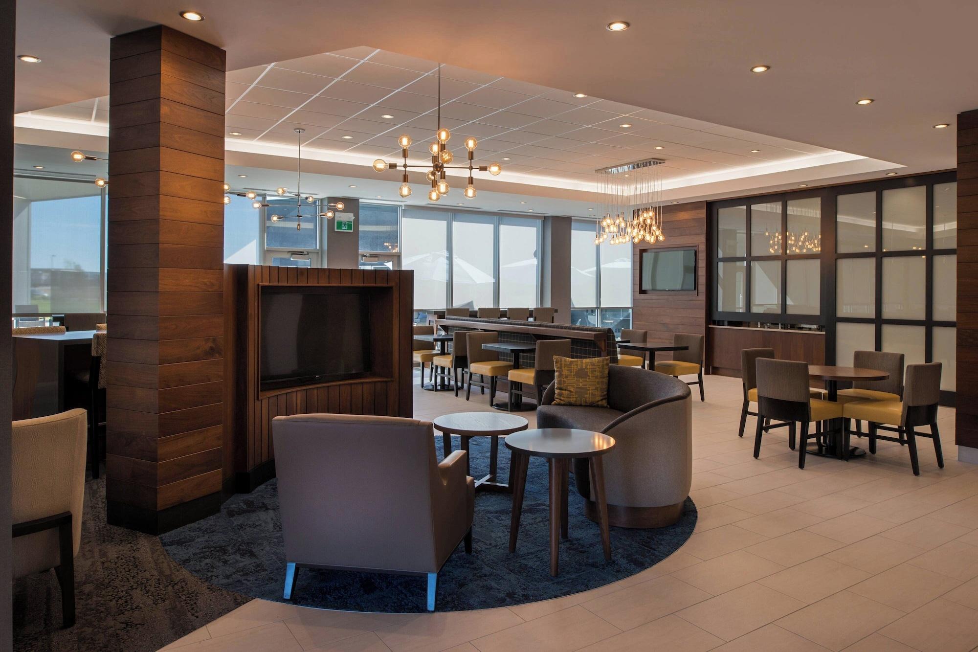 Vista Lobby TownePlace Suites by Marriott Saskatoon