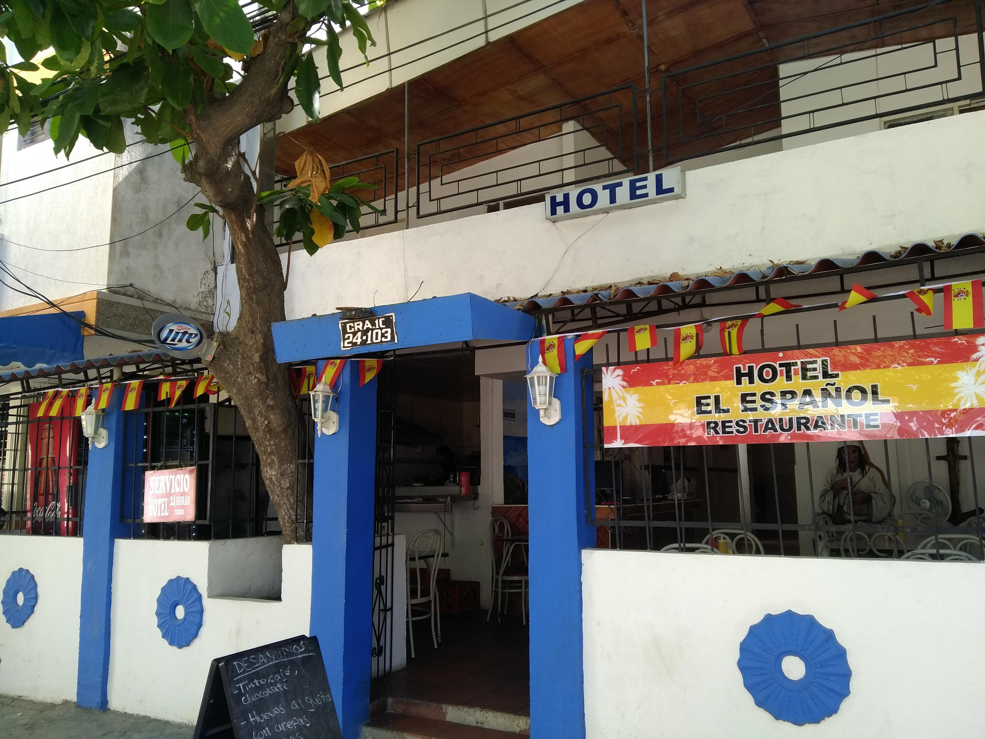 Vista Exterior Hotel El Español