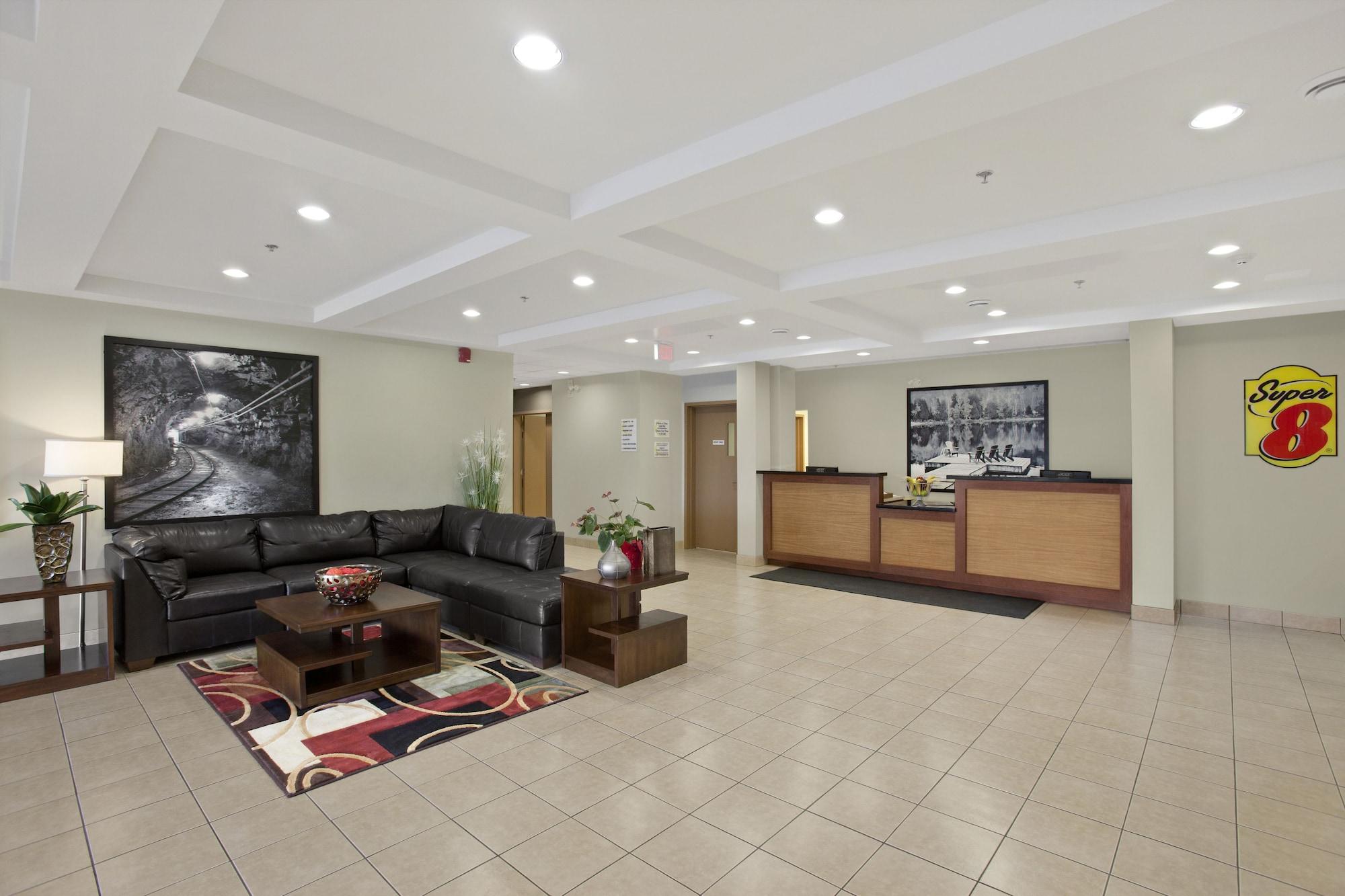 Vista Lobby Super 8 by Wyndham Red Lake ON