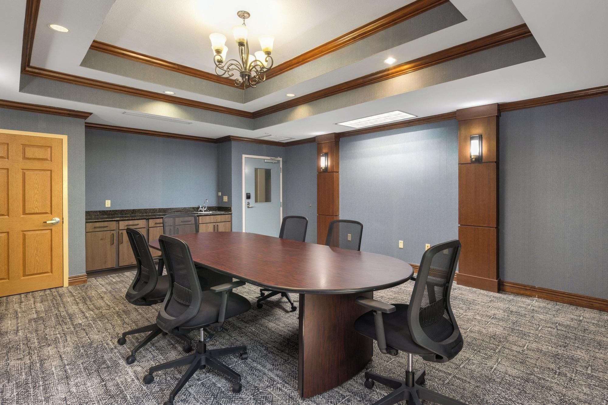 Sala de Reuniones Staybridge Suites Bentonville-Rogers by IHG