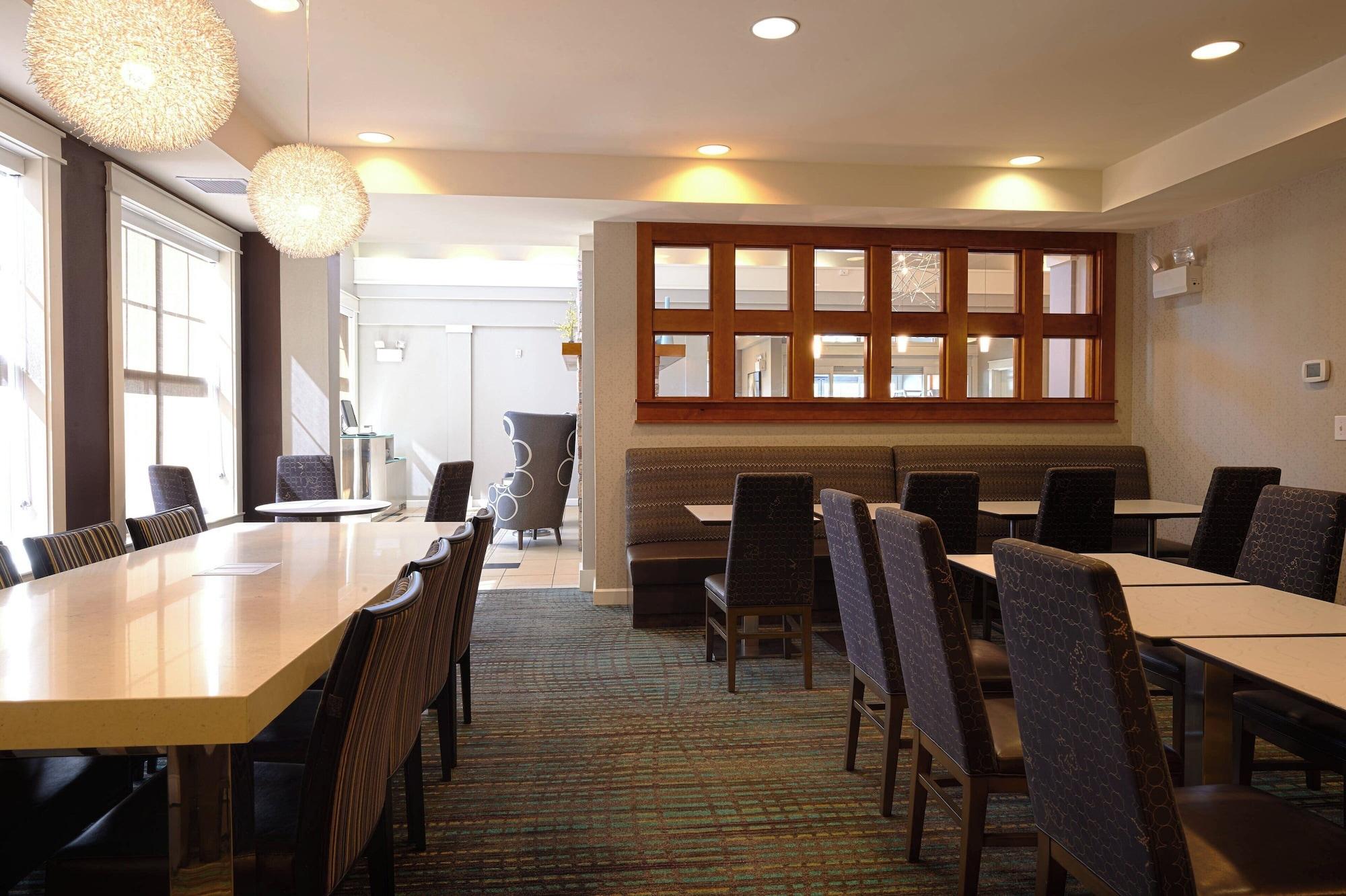 Restaurant Residence Inn Marriott Airport