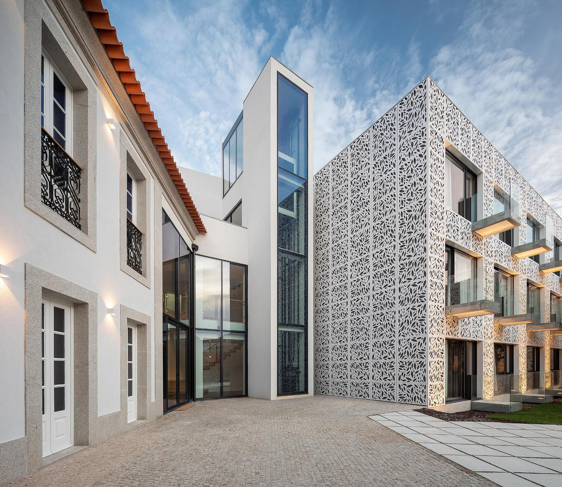 Varios Caléway Hotel