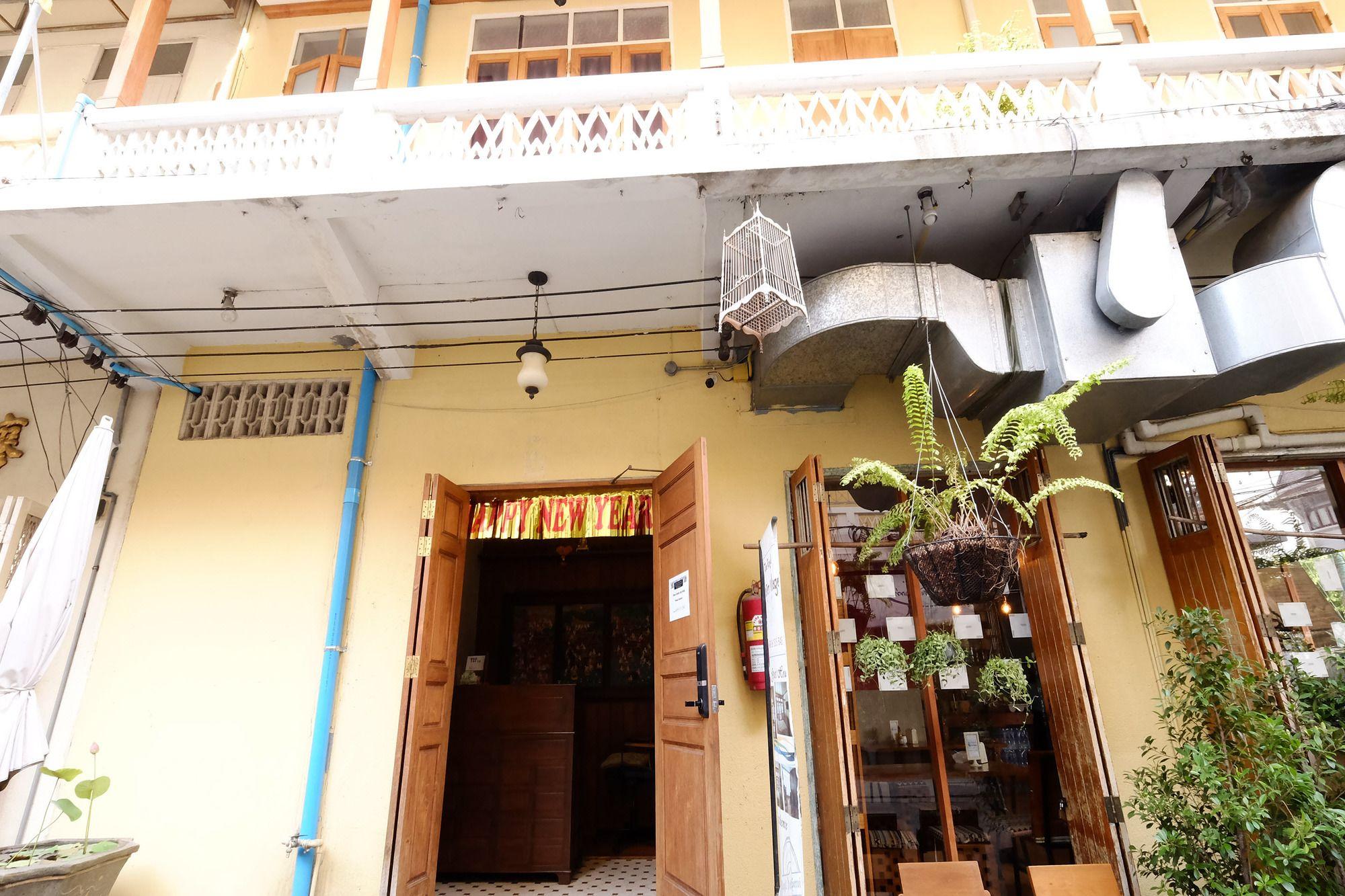 Vista Exterior The Royal ThaTien Village