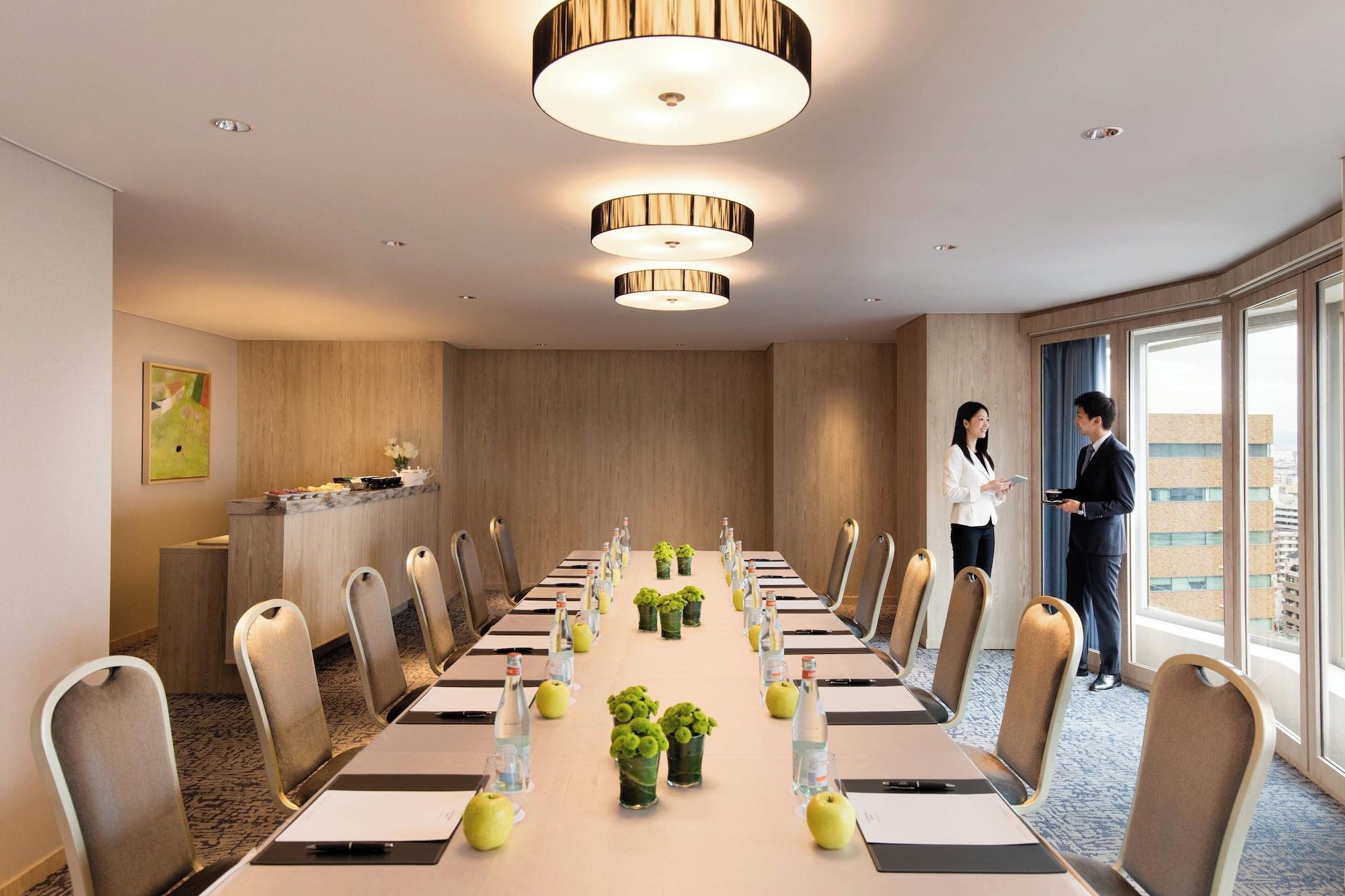 Sala de Reuniones Courtyard by Marriott Shin-Osaka Station