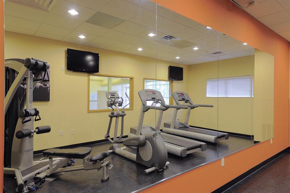 Gimnasio Country Inn & Suites by Radisson, Columbia at Harbison, SC