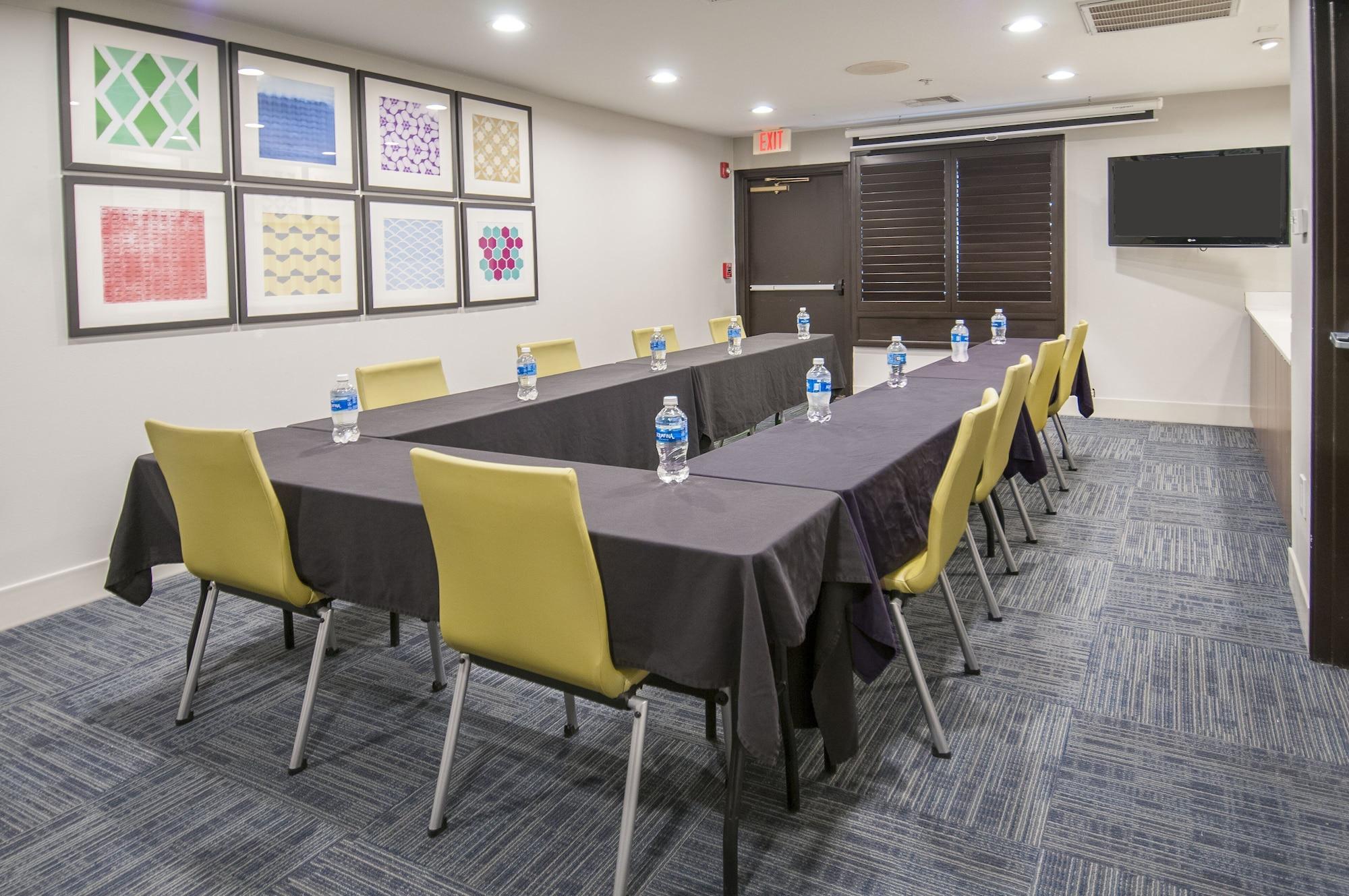 Sala de Reuniones Holiday Inn Express & Suites Plano West - Frisco by IHG