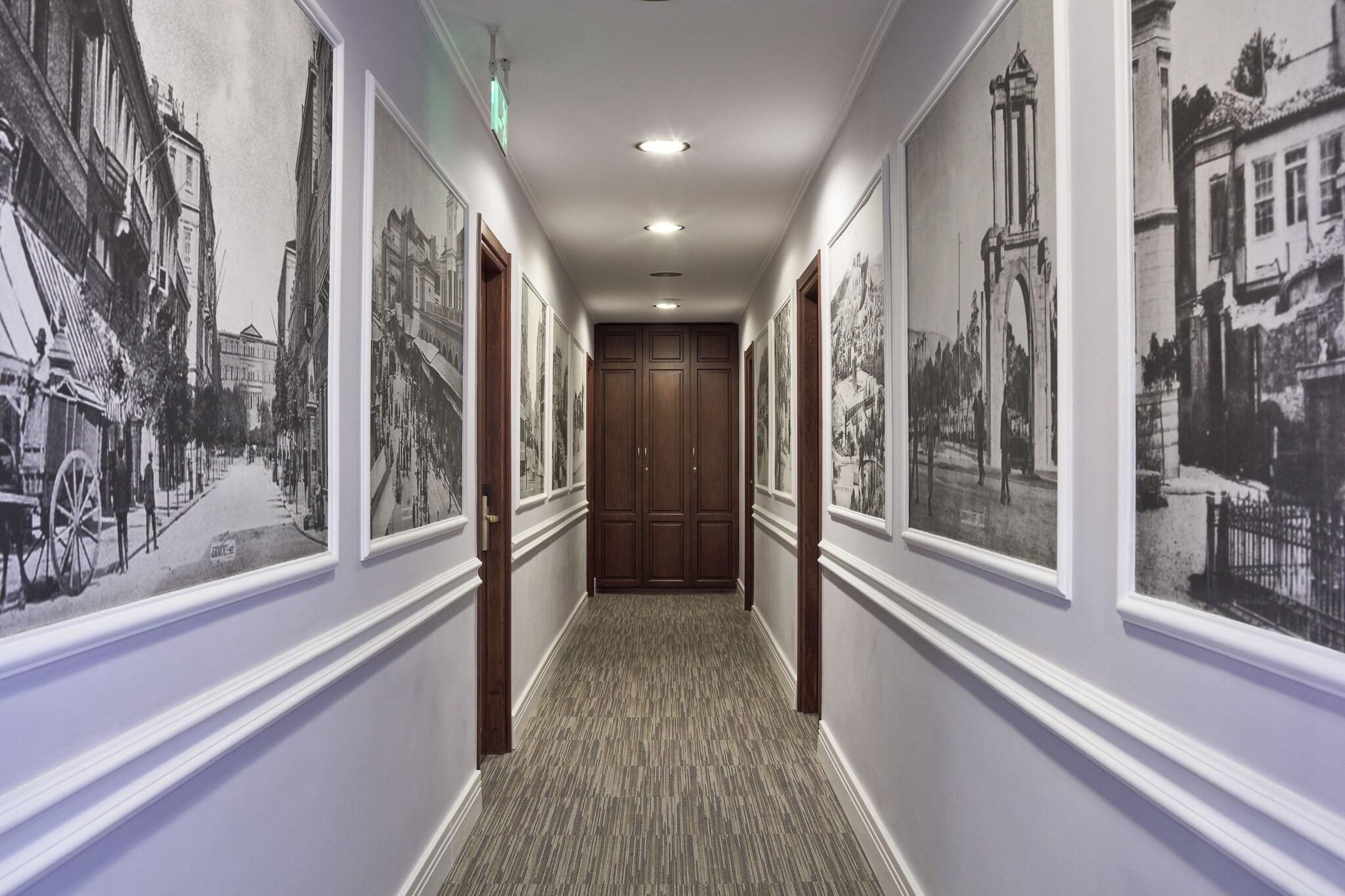 Vista Lobby AVA Hotel & Suites