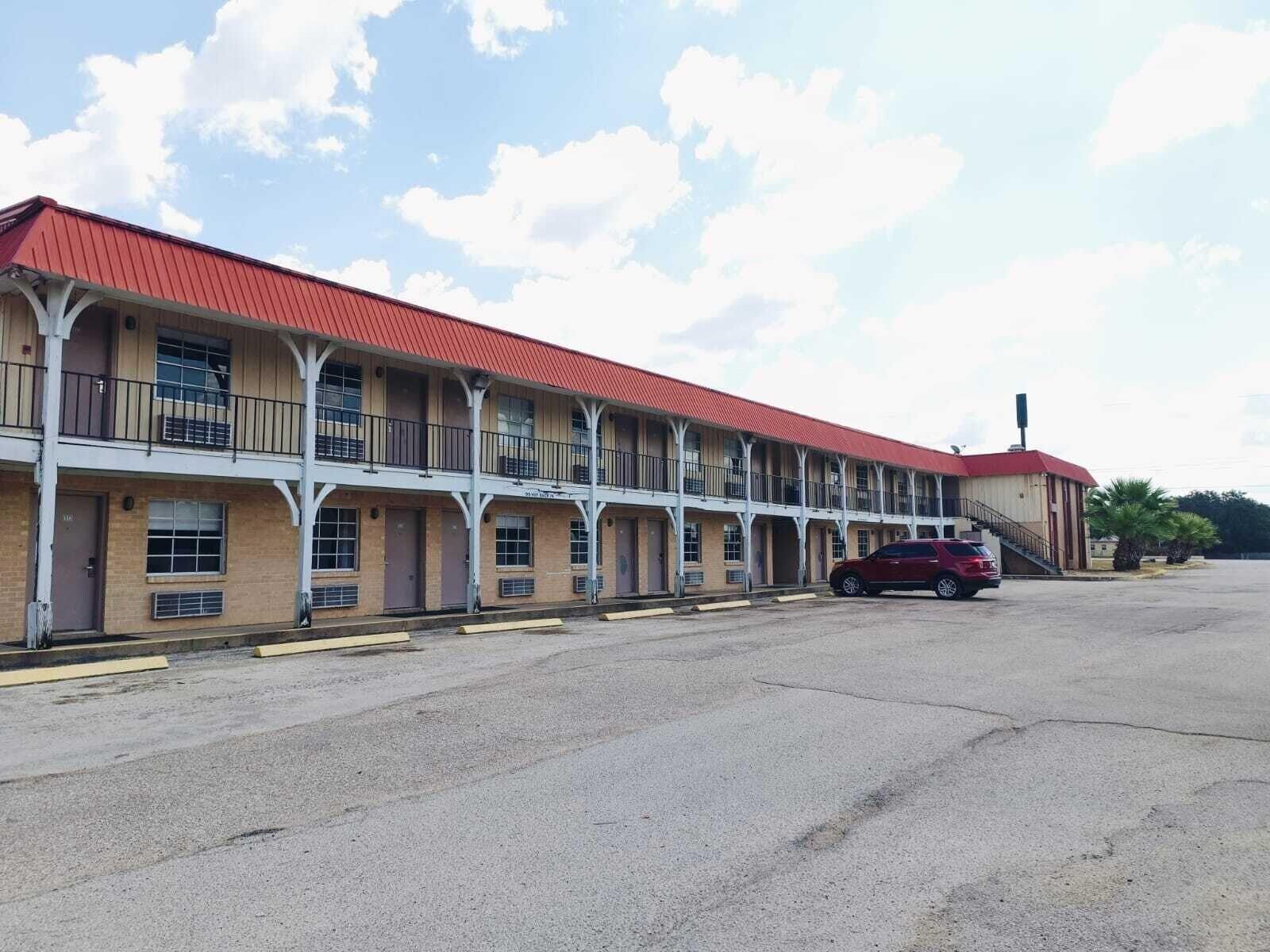Varios Woodfield Inn & Suites Hotel O, Yoakum TX 111