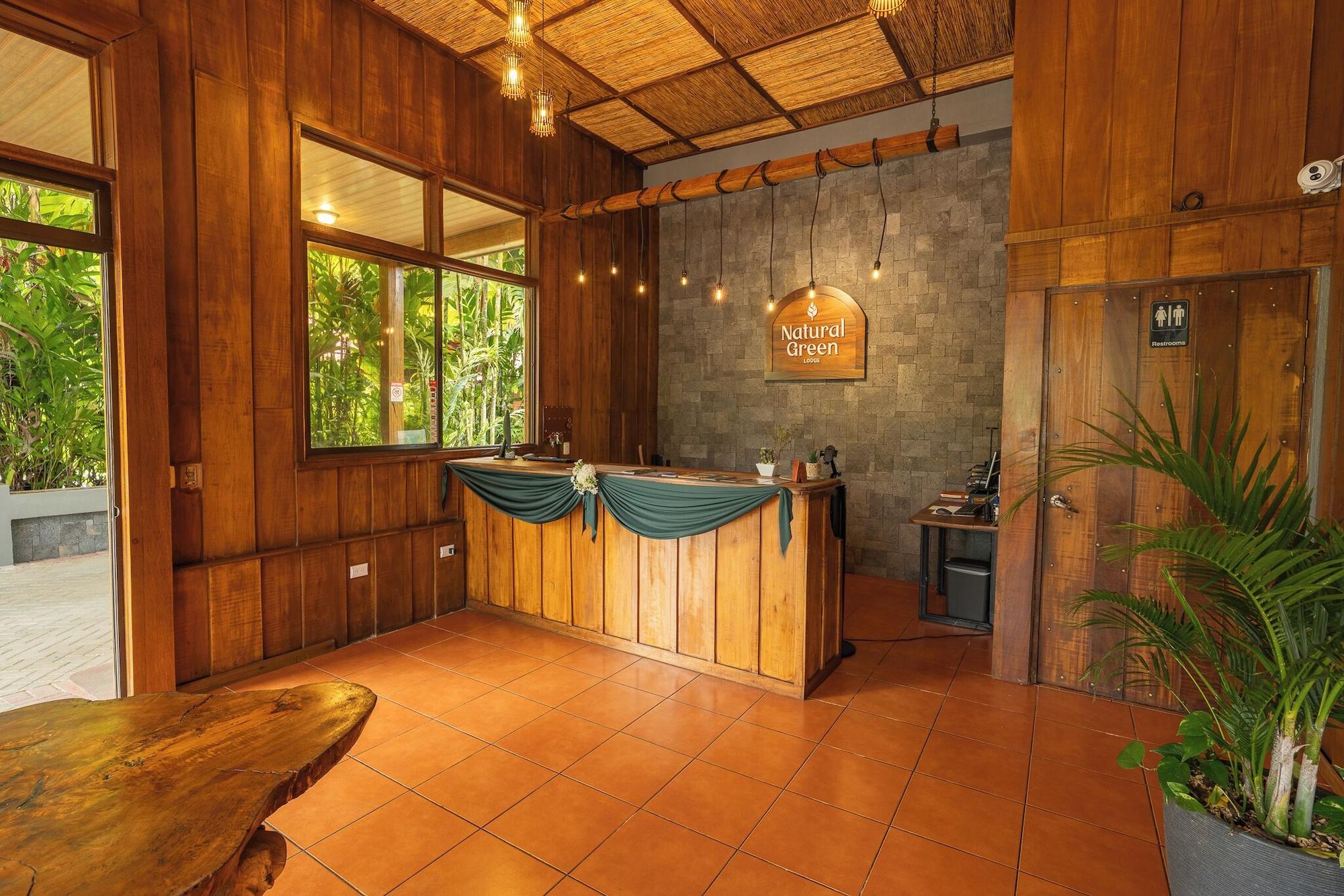 Vista Lobby Natural Green Lodge