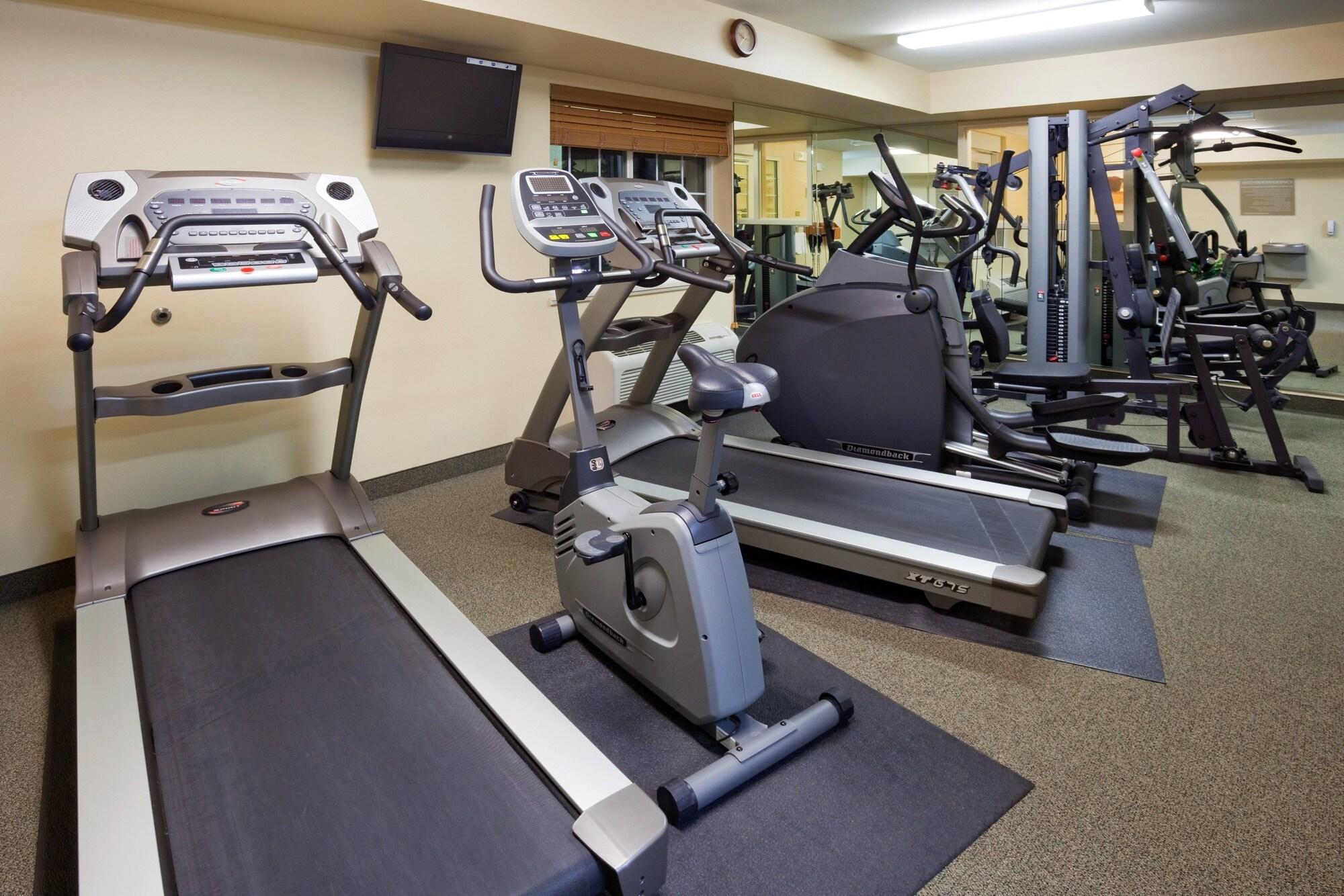 Gimnasio Candlewood Suites Milwaukee Brown Deer by IHG