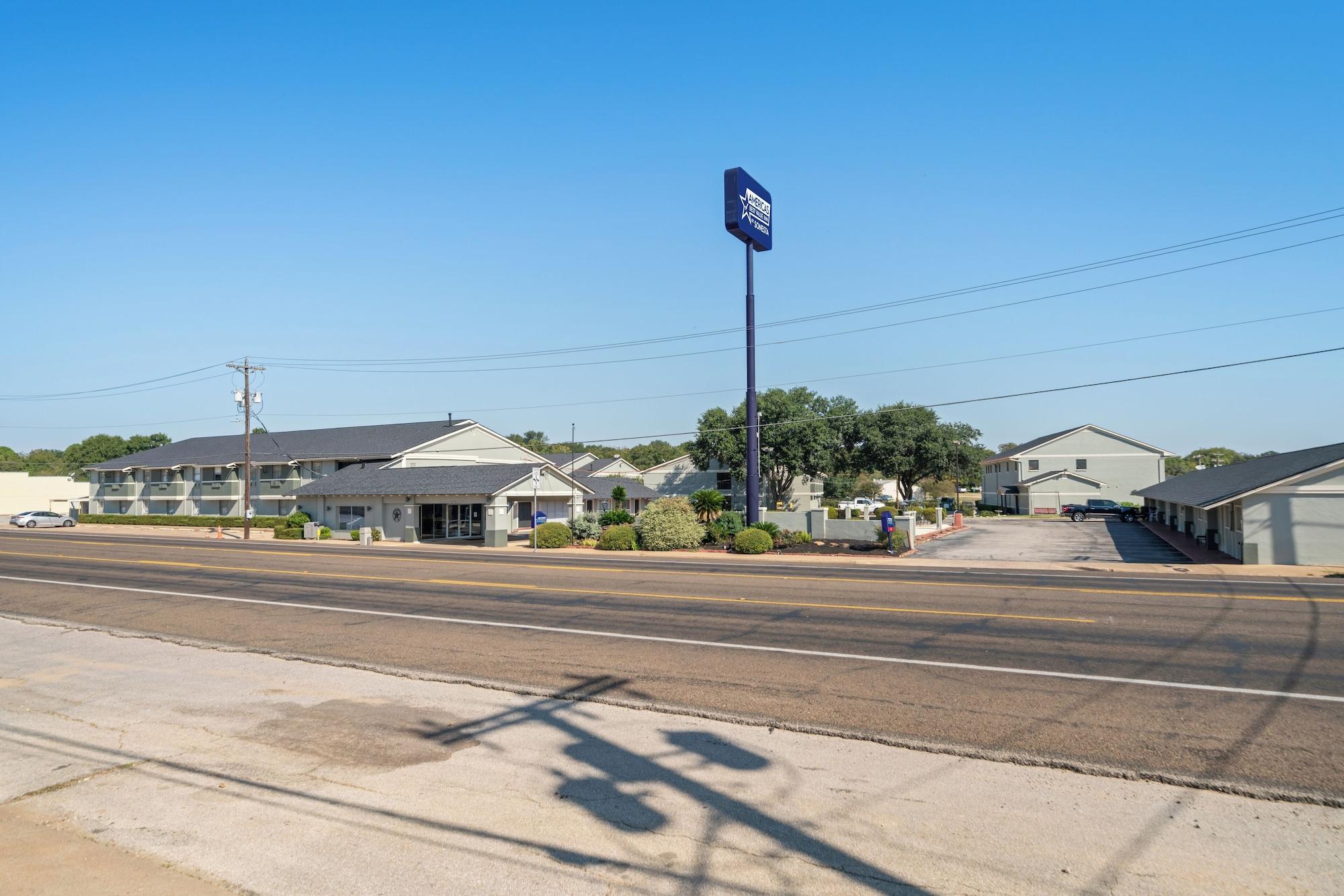 Vista Exterior Americas Best Value Inn & Suites Brenham