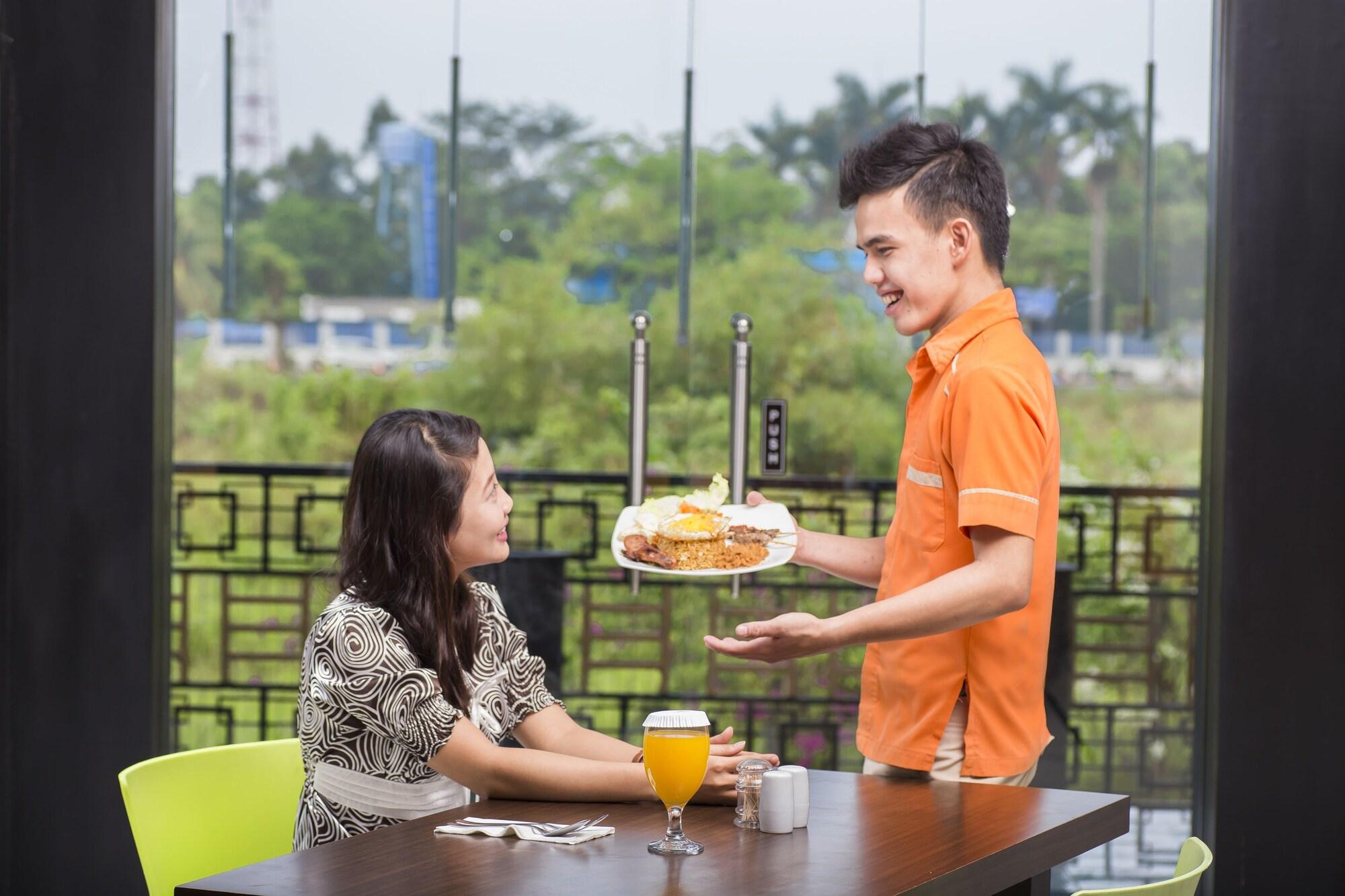 Restaurant PrimeBiz Hotel Karawang