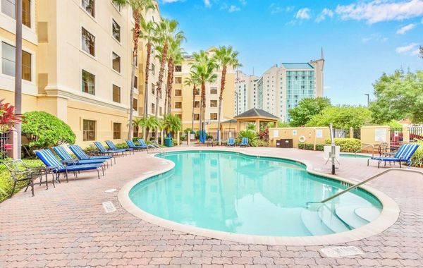 Condo 1BR Near Disney- Pool and Hot Tub! - Hoteles en International Drive de Orlando