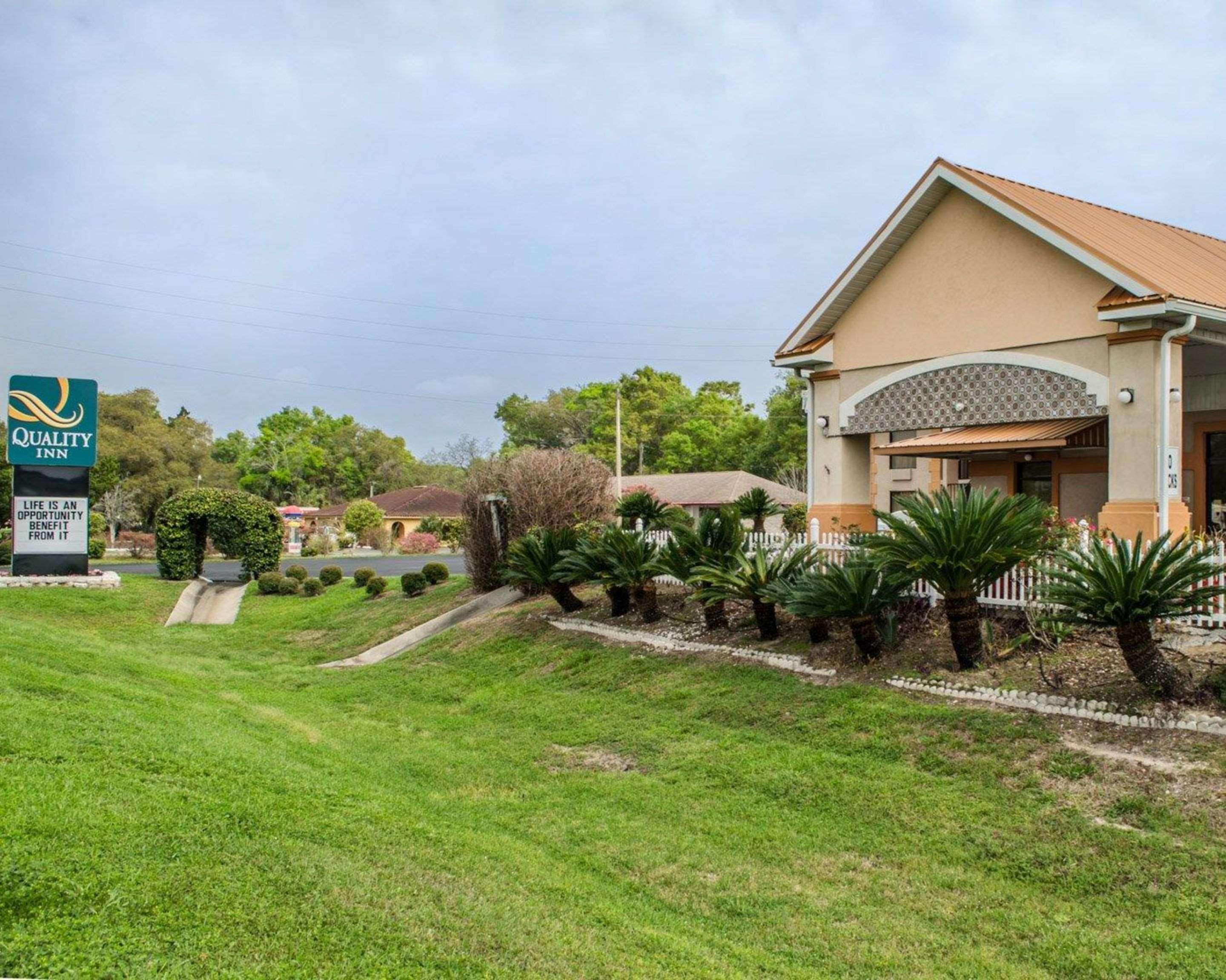 Varios Quality Inn near Manatee Springs State Park