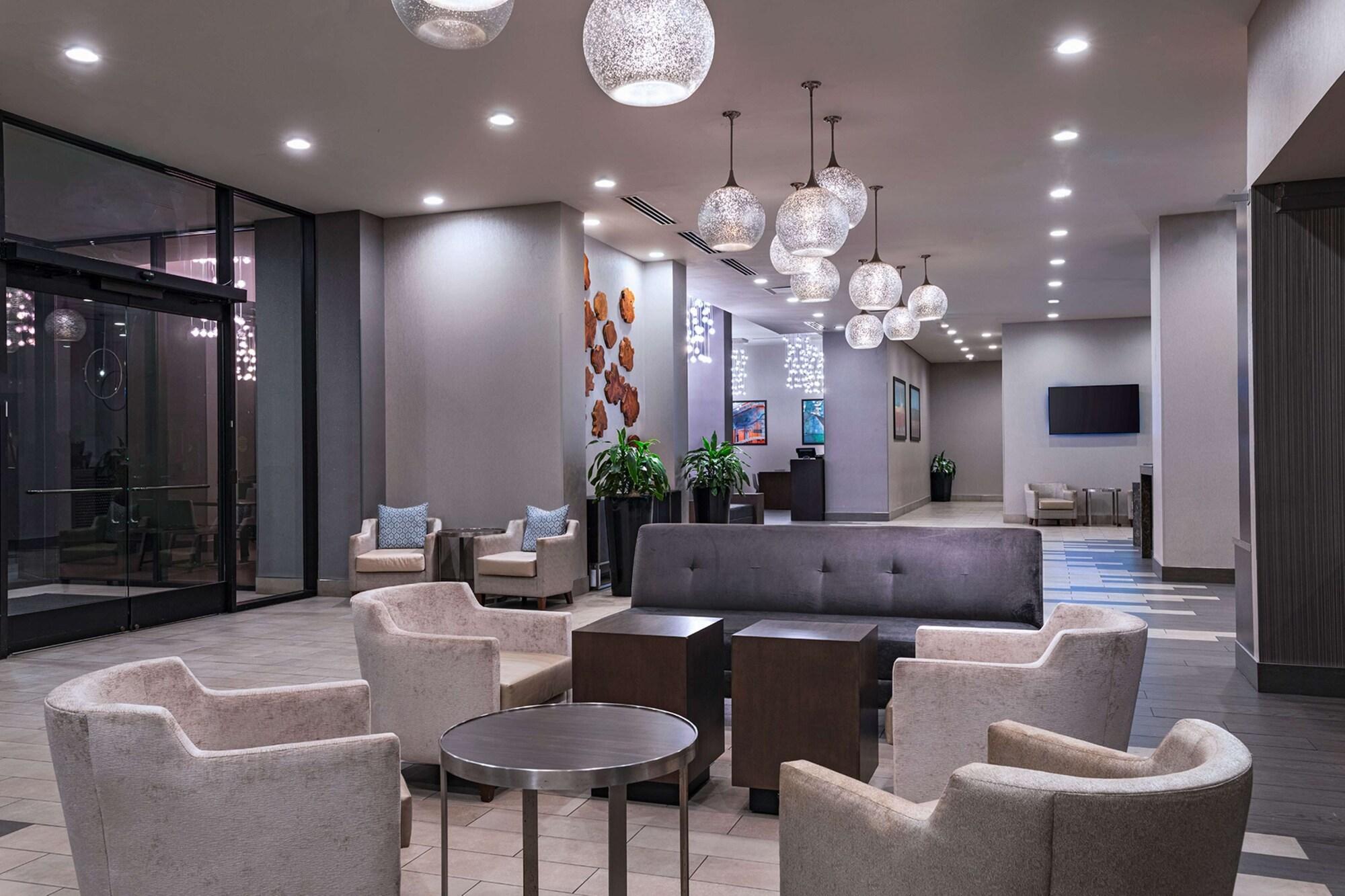Vista Lobby Hilton Houston Plaza/Medical Center