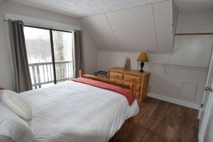 Alquiler Vacacional - Cozy Chalet close to pool, skiing, golfing, & torch lake! Perfect for families!