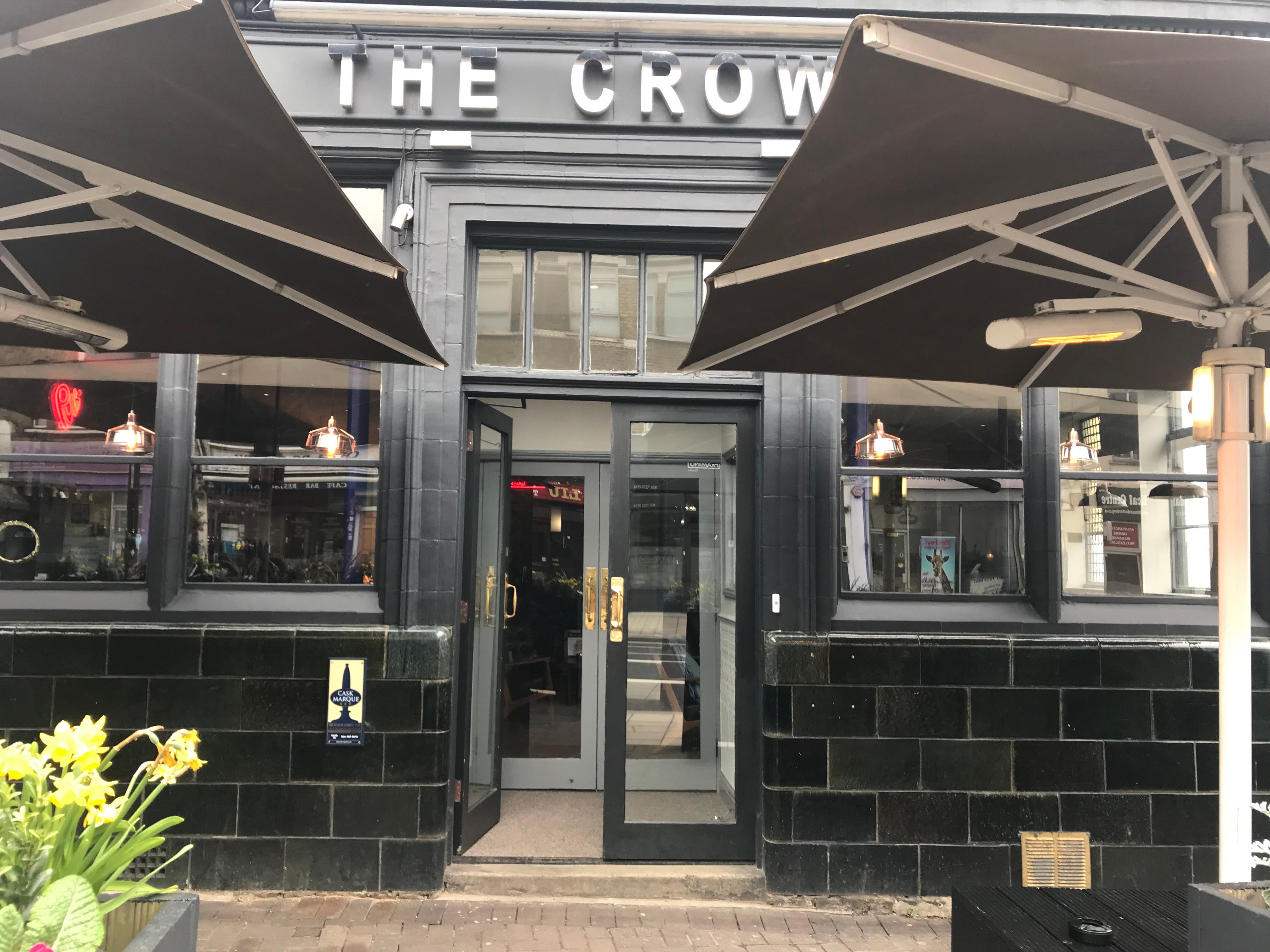 Vista Exterior Publove The Crown