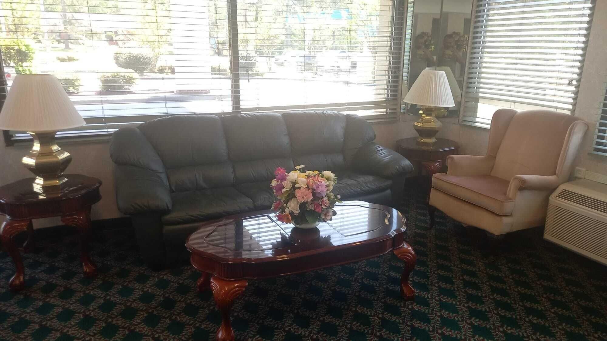 Vista Lobby Traveler Inn and Suites