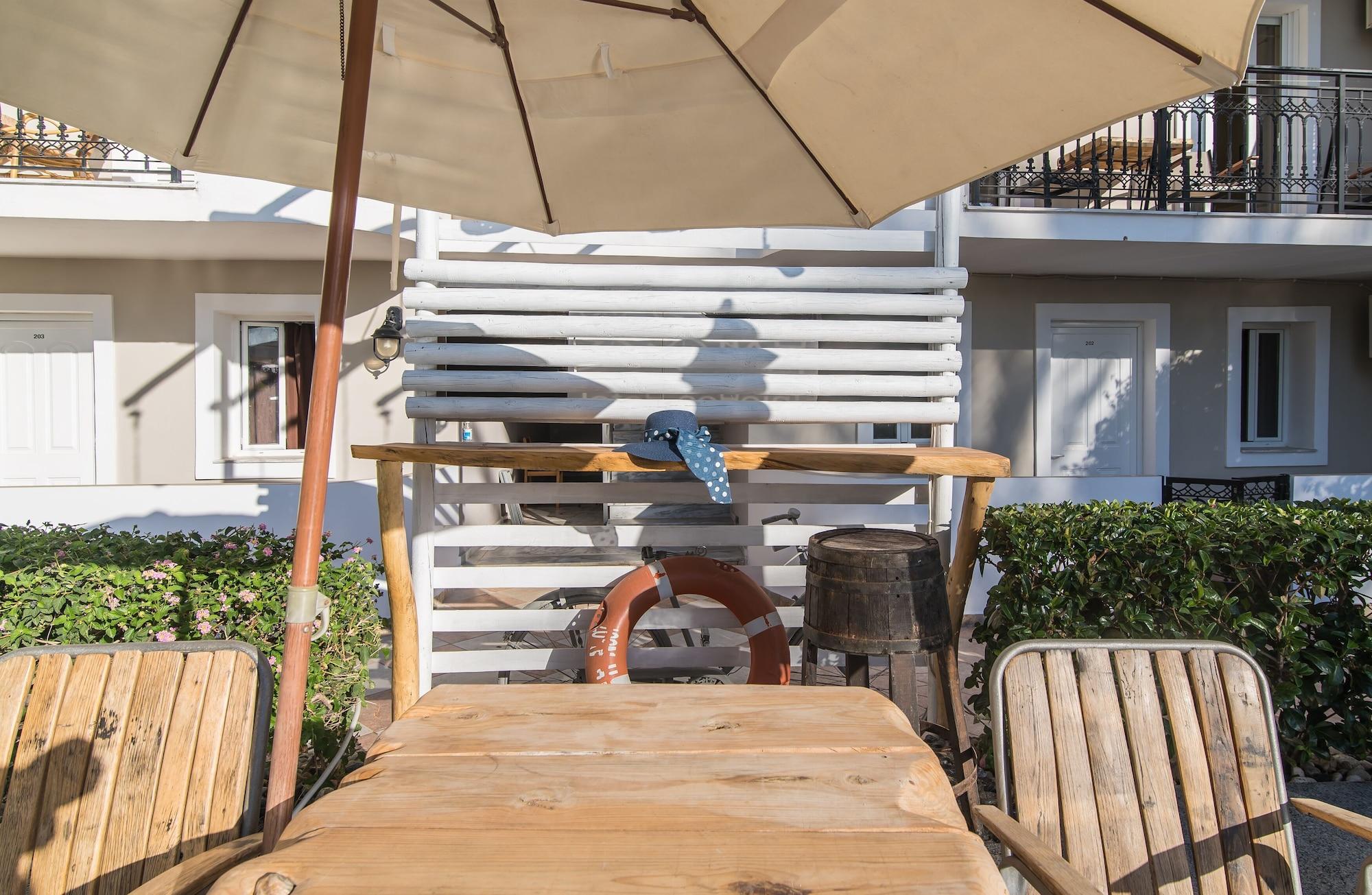 Bar/Salón Iniohos Zante Hotel & Suites