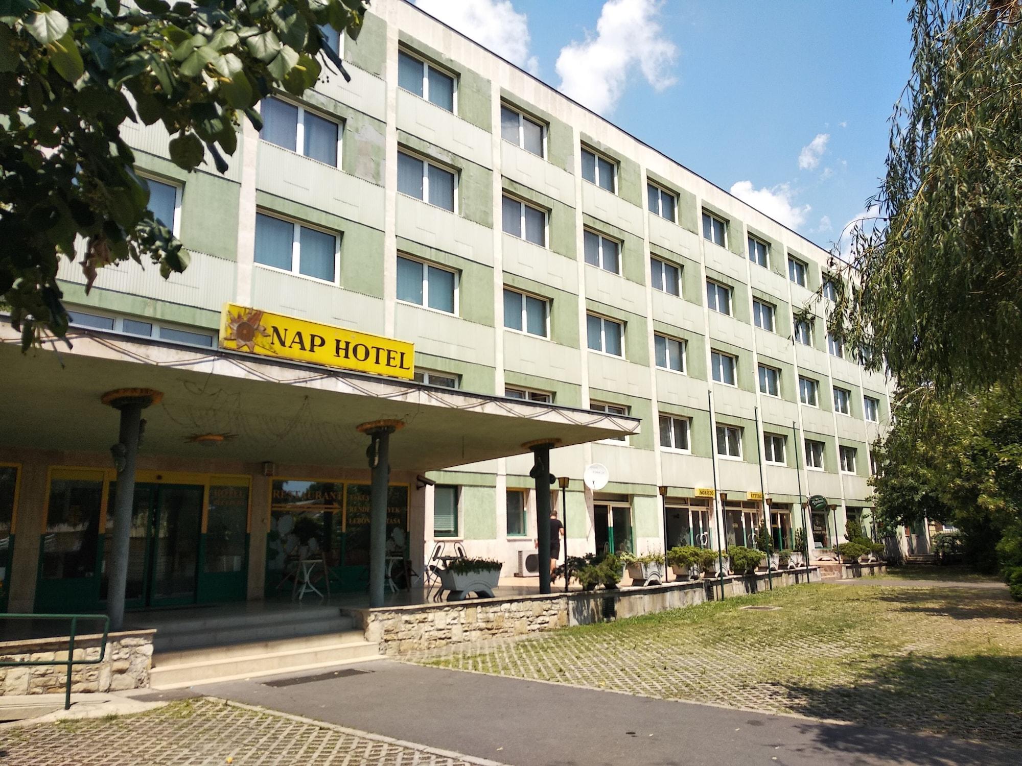 Varios Nap Hotel