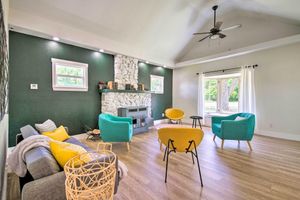 Alquiler Vacacional - Bright Home w/ Fire Pit, Near Back 40 Trail!