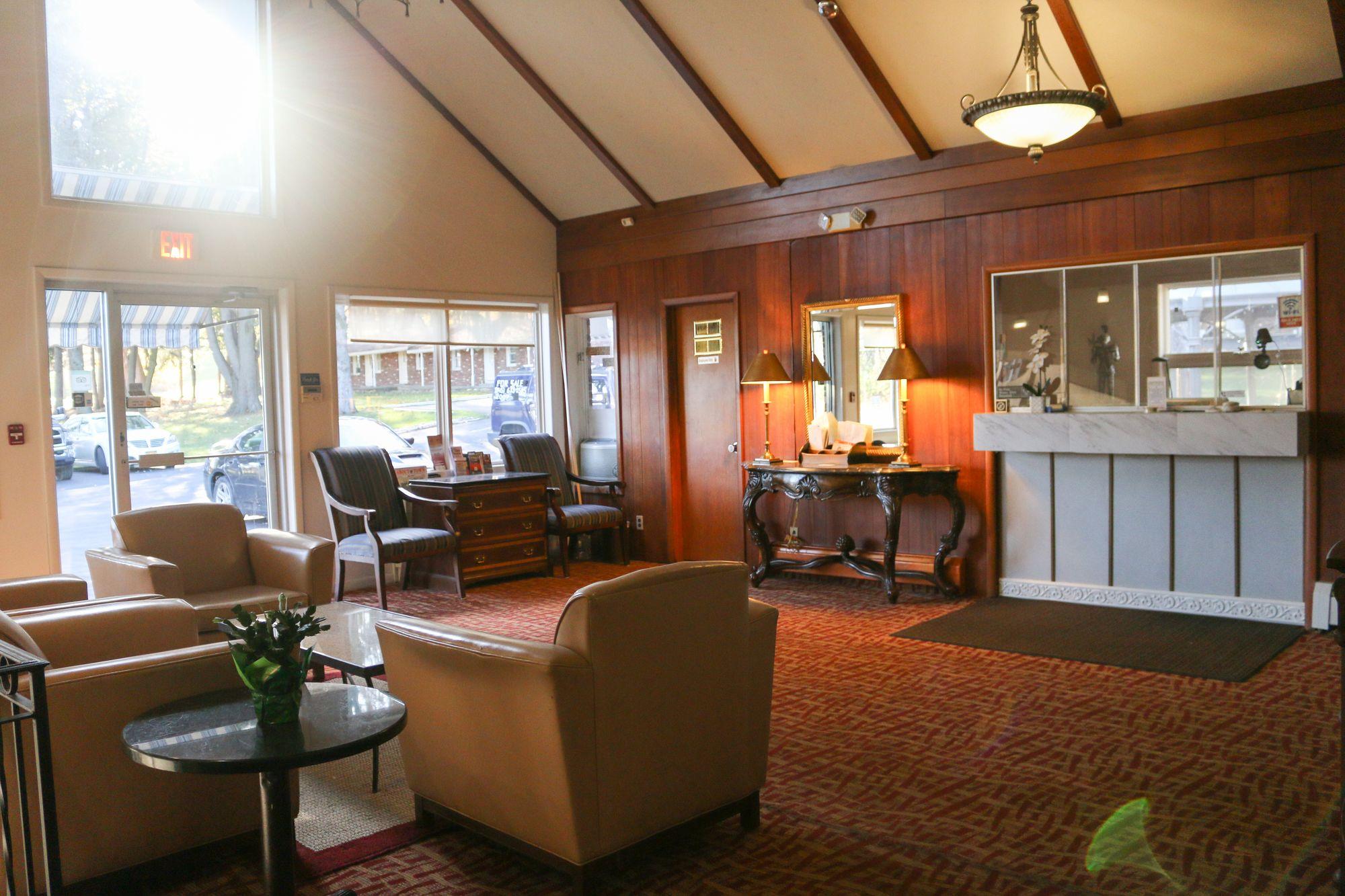 Vista Lobby Atlas Motor Lodge