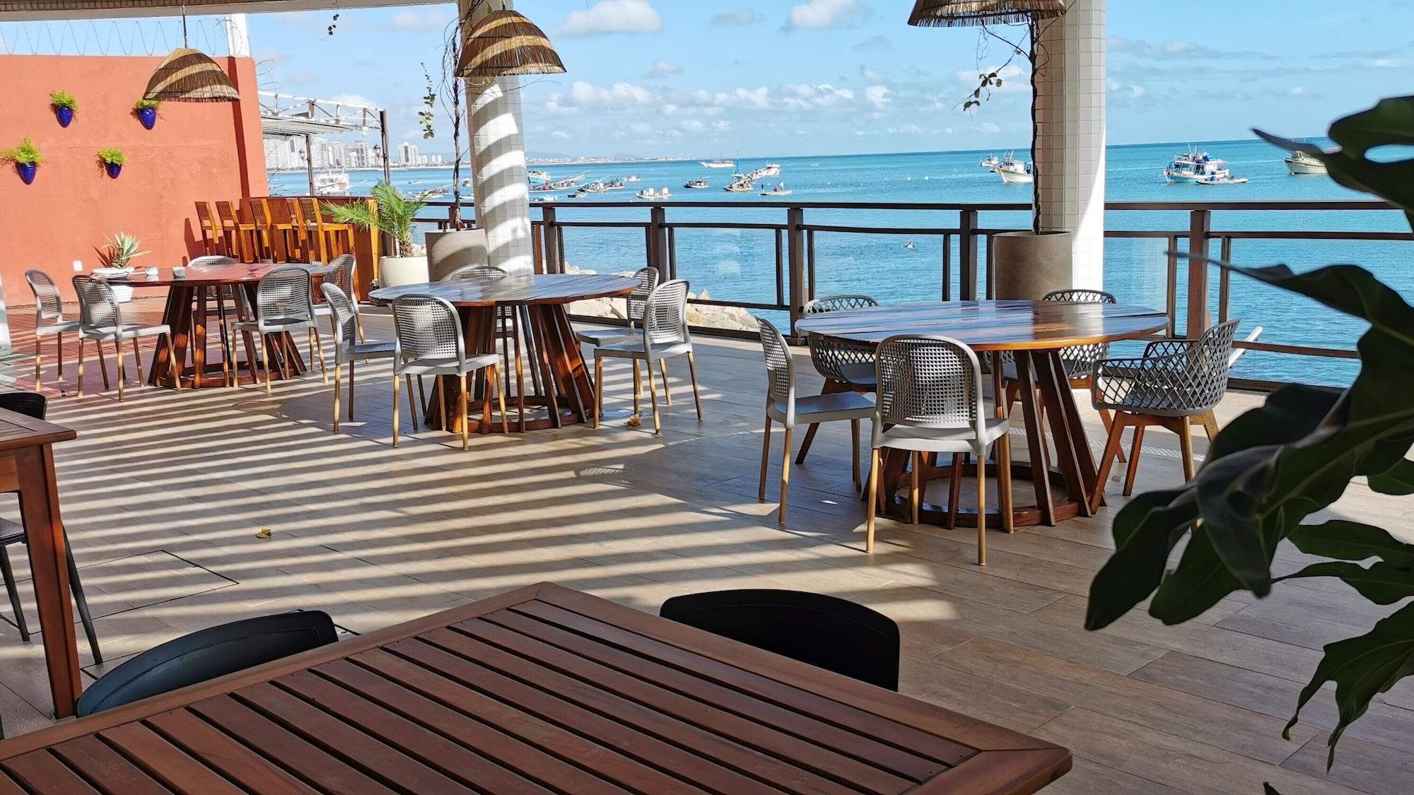 Restaurant SEAFLATS Iate Plaza Hotel