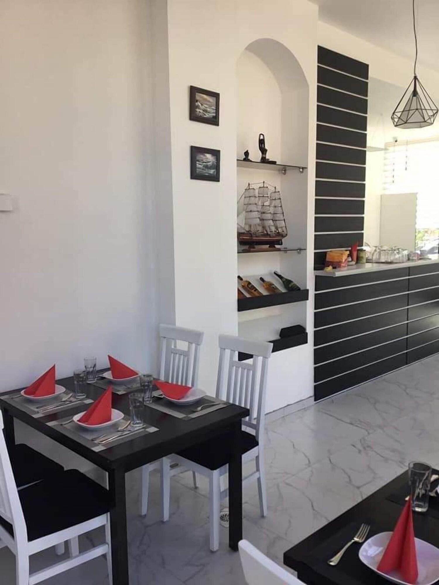 Bar/Salón Garni Hotel Lana