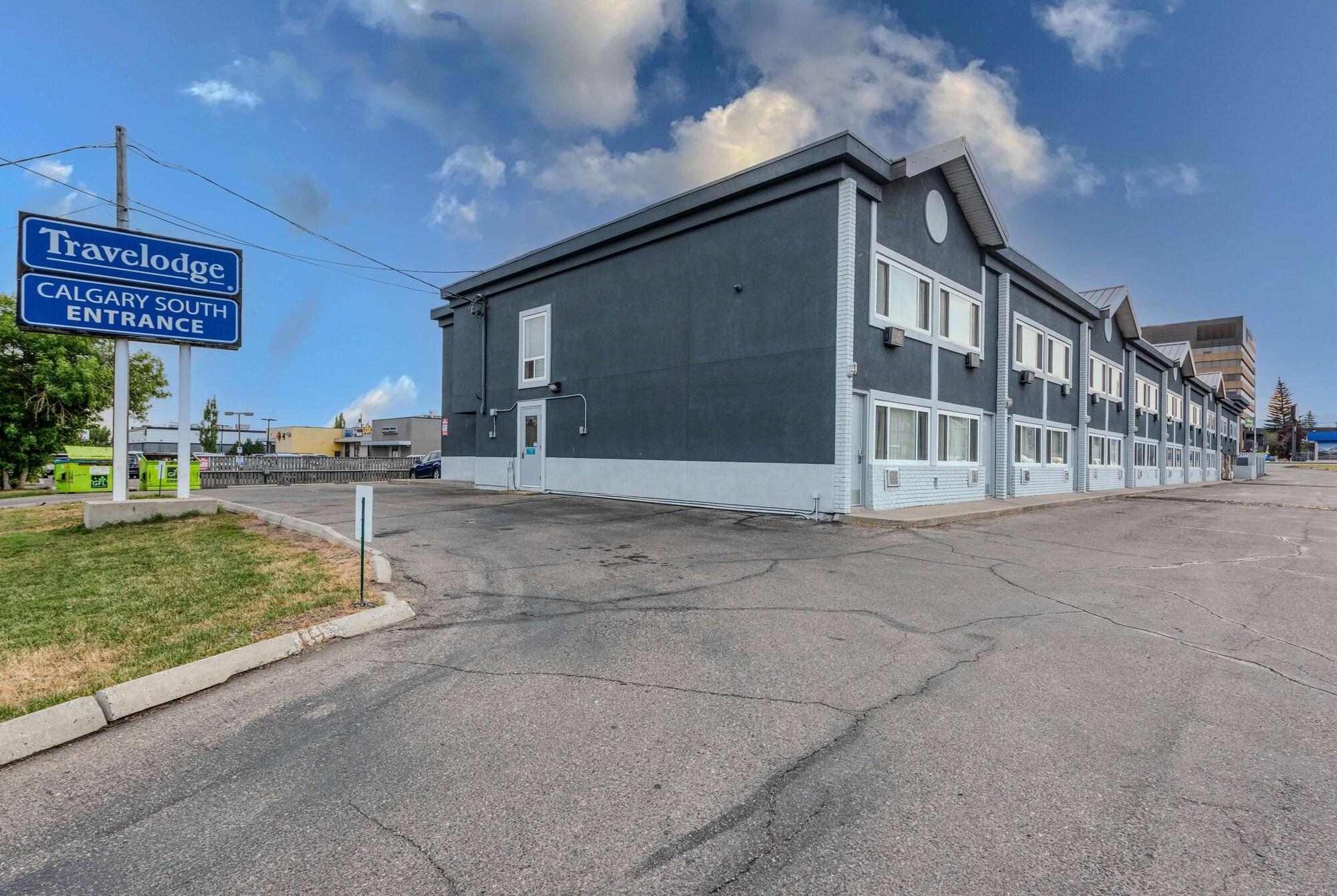 Vista Exterior Travelodge by Wyndham Calgary South