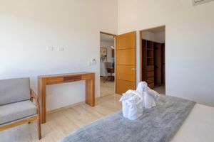 Alquiler Vacacional - 3-bedroom condo in charming Cabo San Lucas with AC, WiFi, fitness room