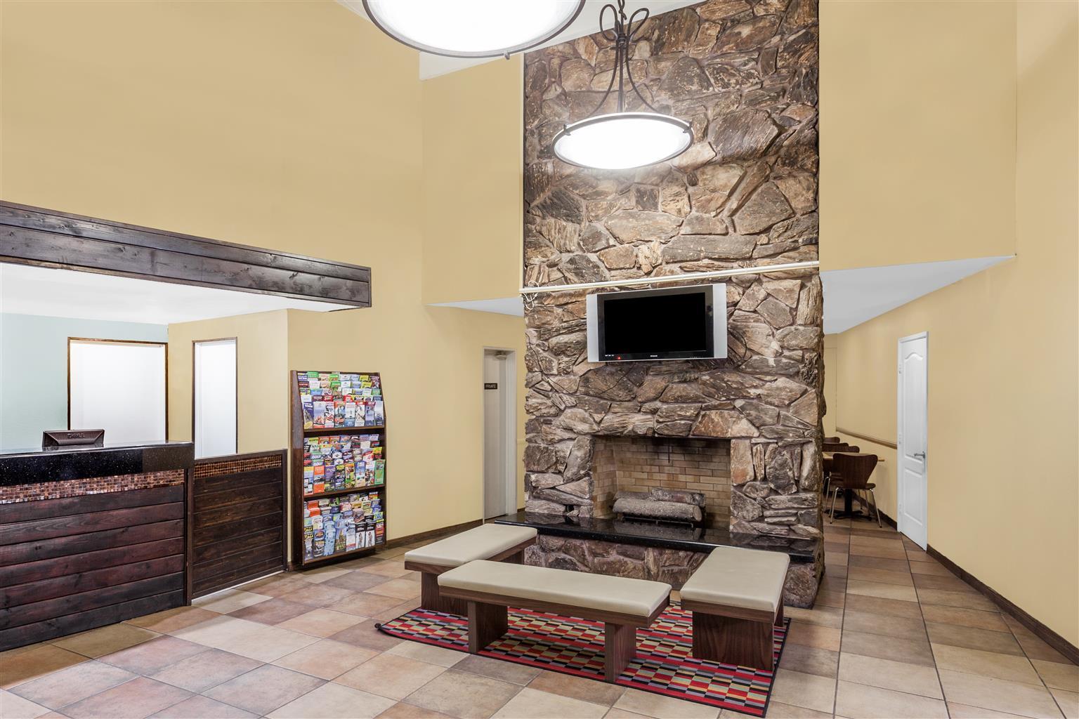 Vista Lobby Super 8 Oceanside
