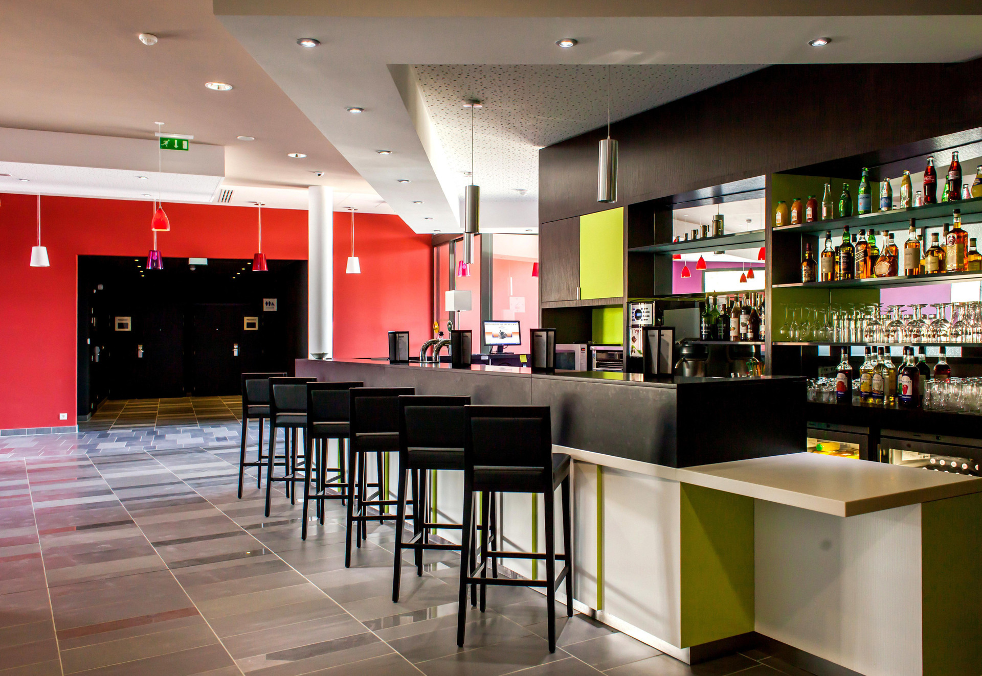Bar/Salón Holiday Inn Express Montpellier - Odysseum by IHG