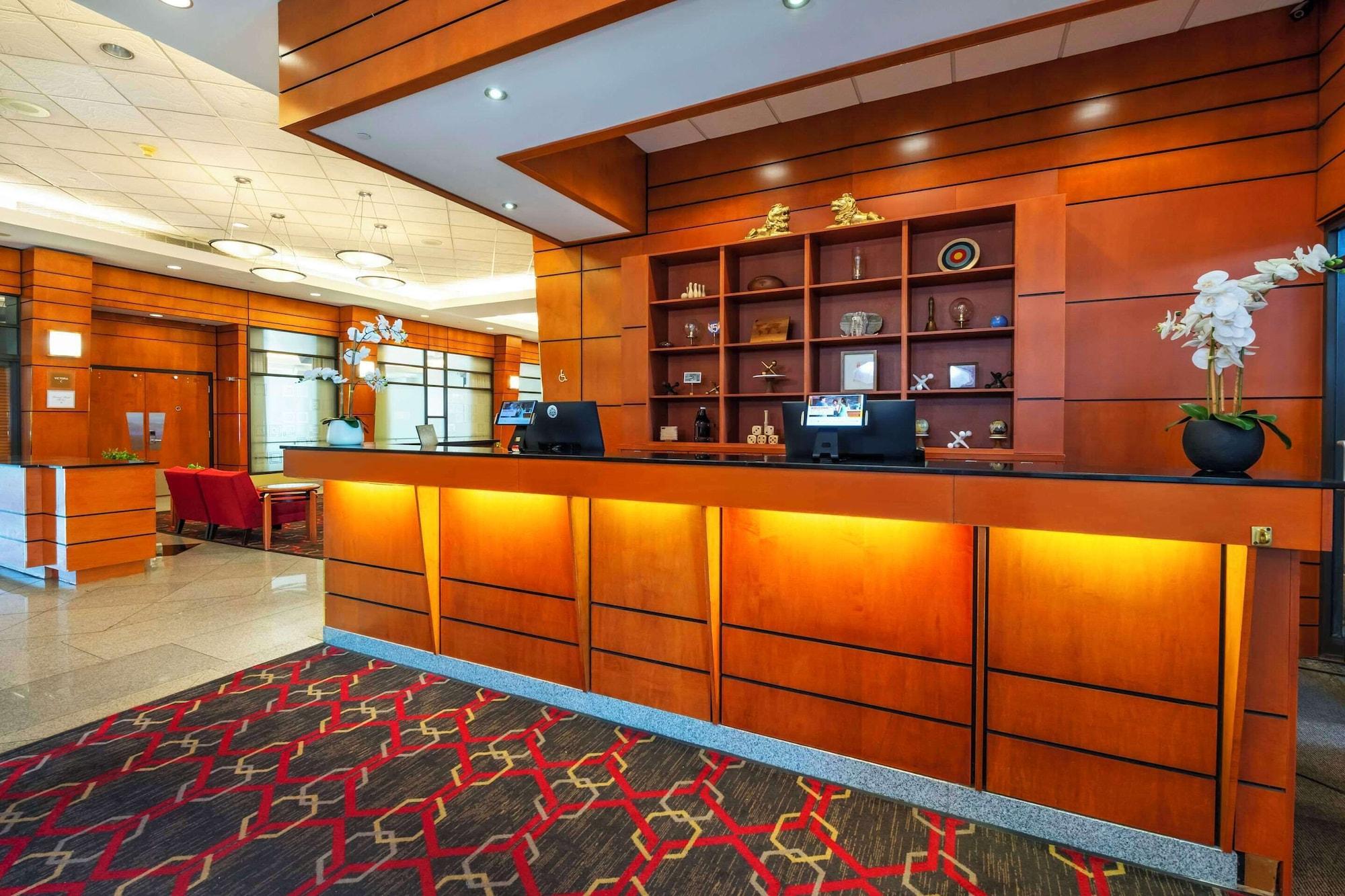 Vista Lobby Grand Park Hotel Vancouver Airport, an Ascend Collection Hotel