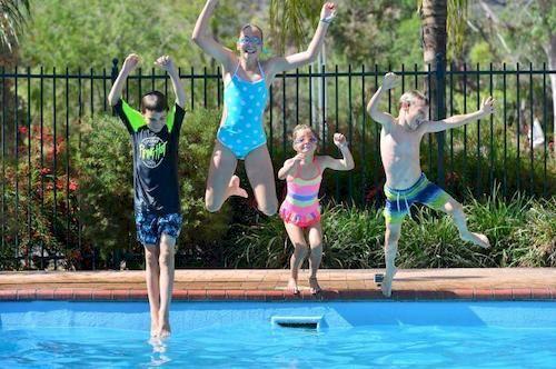 Vista Piscina BIG4 Macdonnell Range Holiday Park