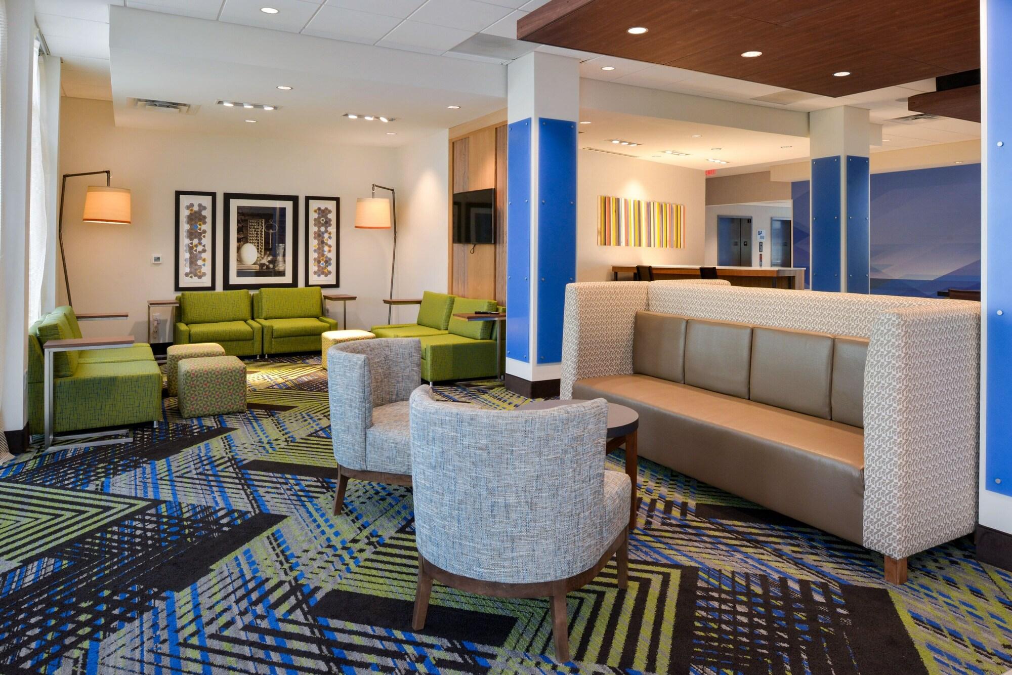 Vista Lobby Holiday Inn Express & Suites Ottumwa by IHG