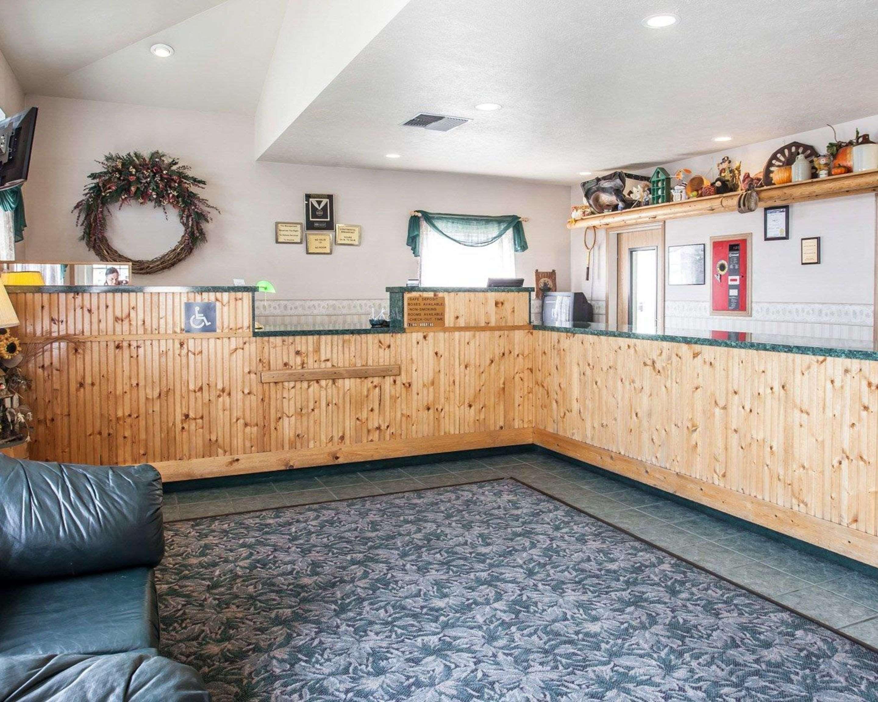 Vista Lobby Rodeway Inn & Suites Spokane Valley