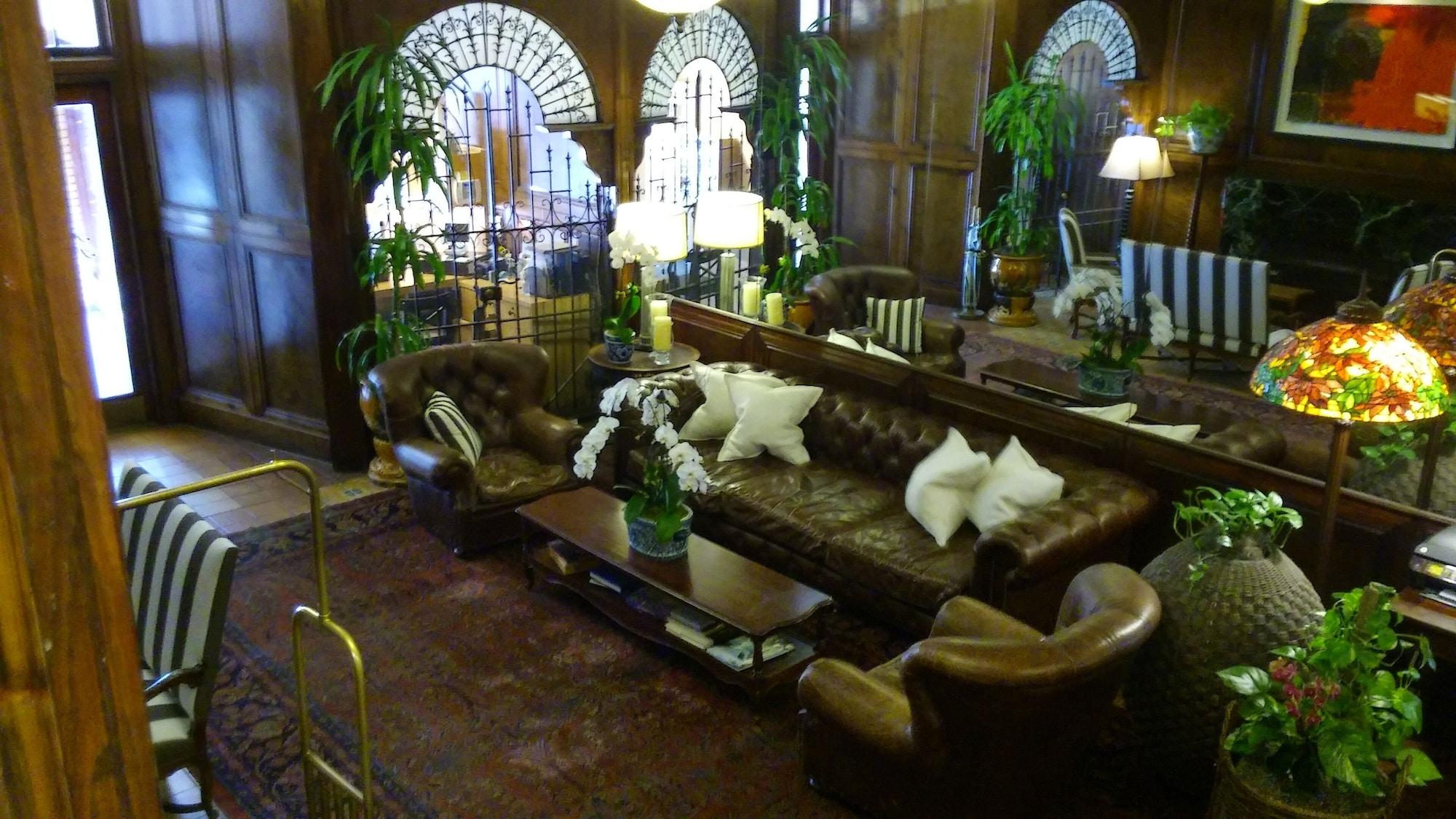 Vista Lobby Park Plaza Hotel