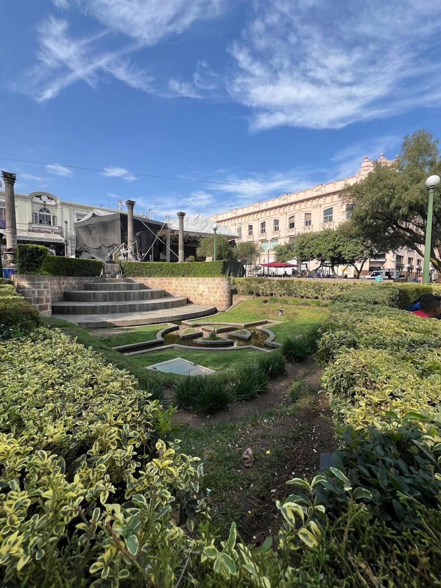 Vista Exterior Central Park Jr. Suites