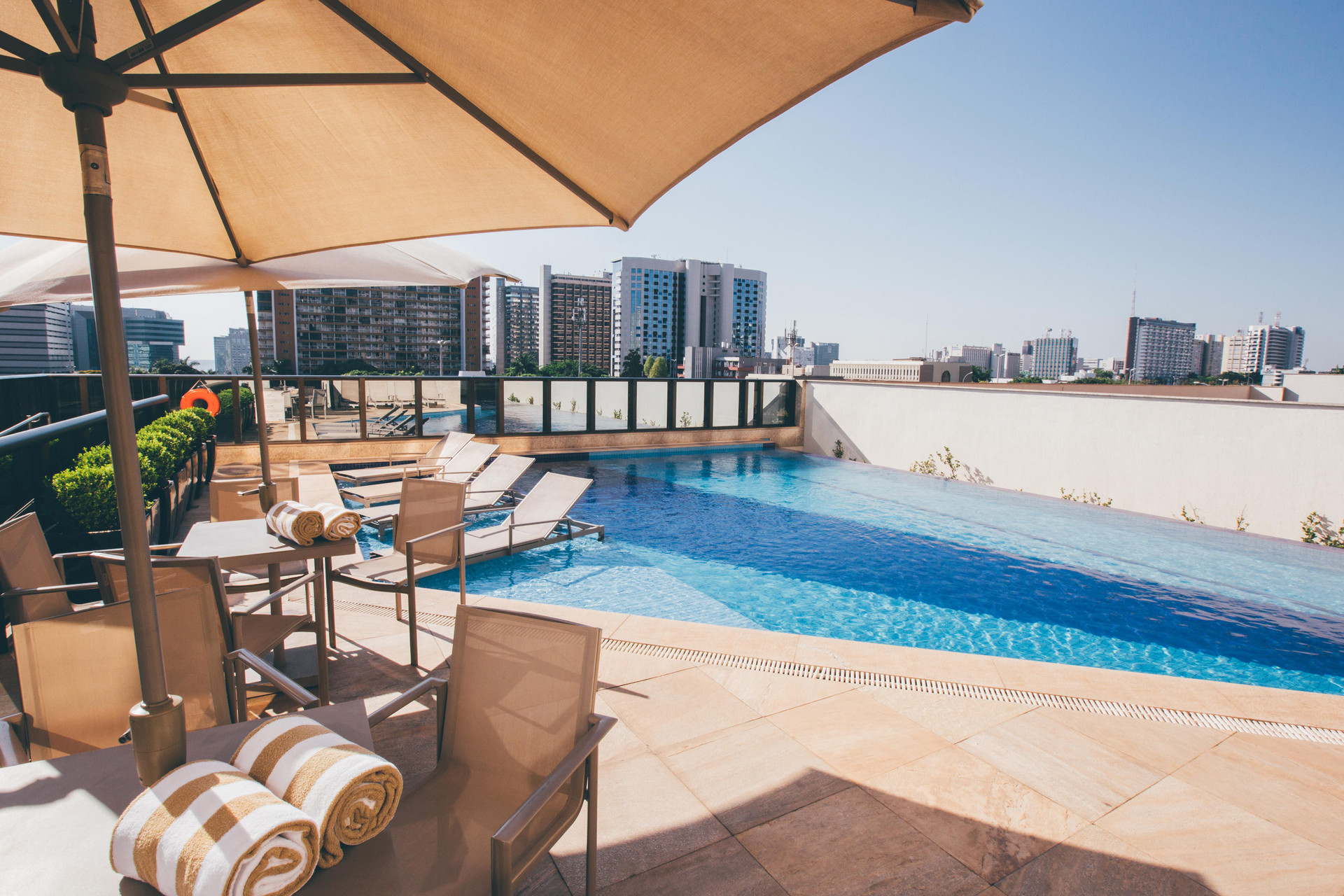 Vista Piscina Cullinan Hplus Premium