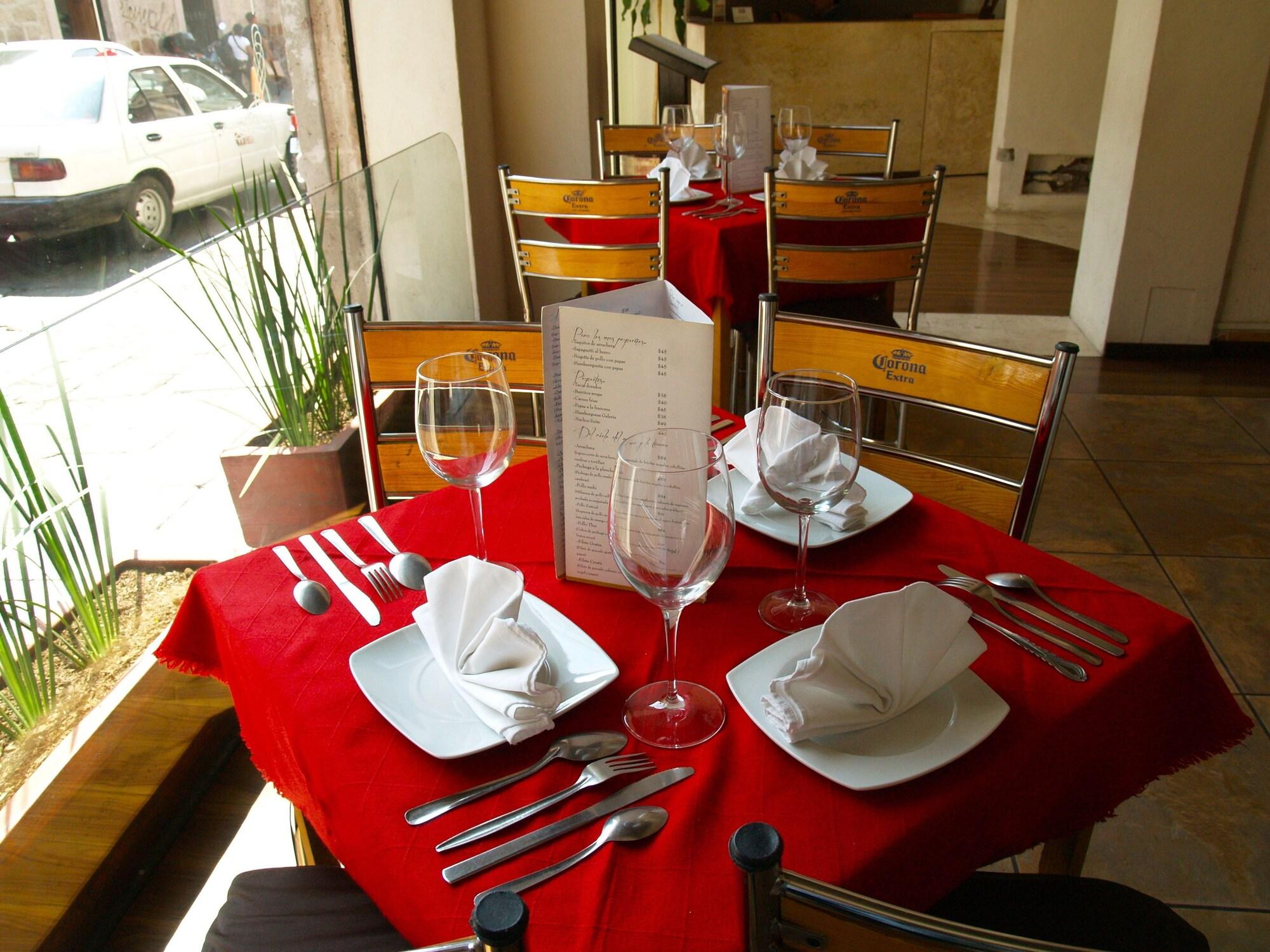 Restaurant Hotel And Suites Galeria